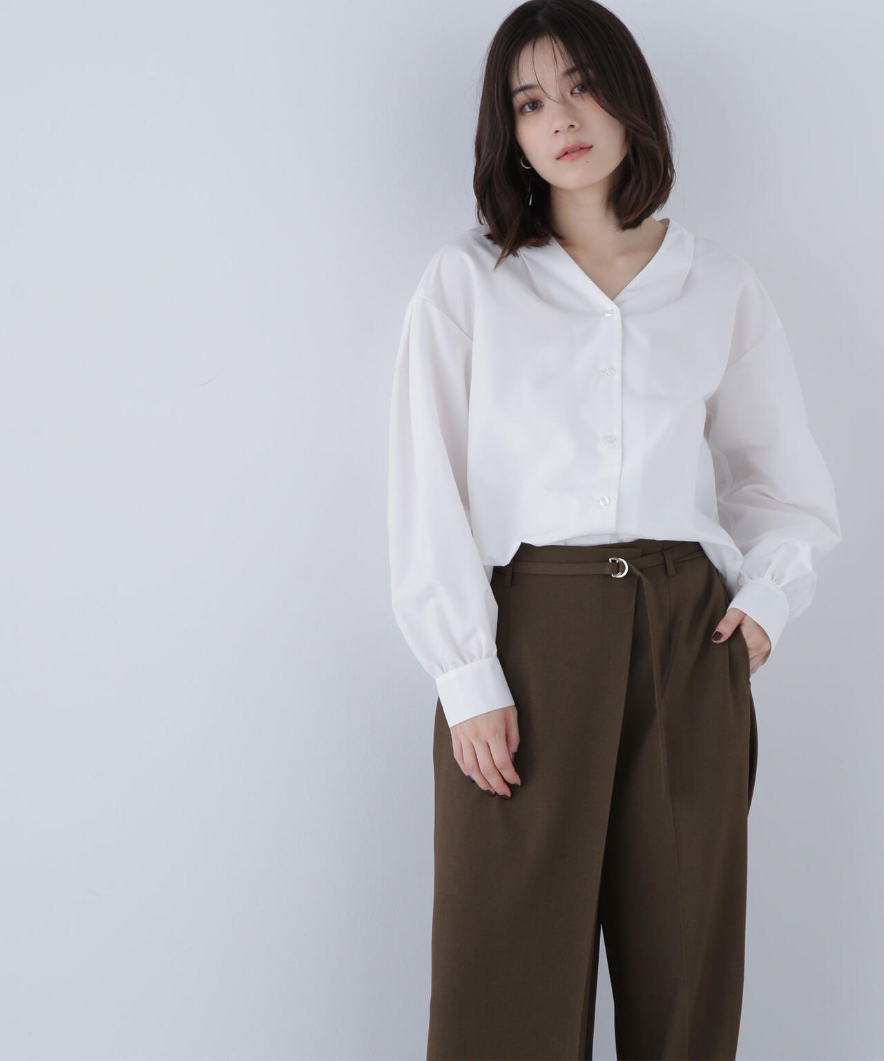 Vネックフォルムブラウス