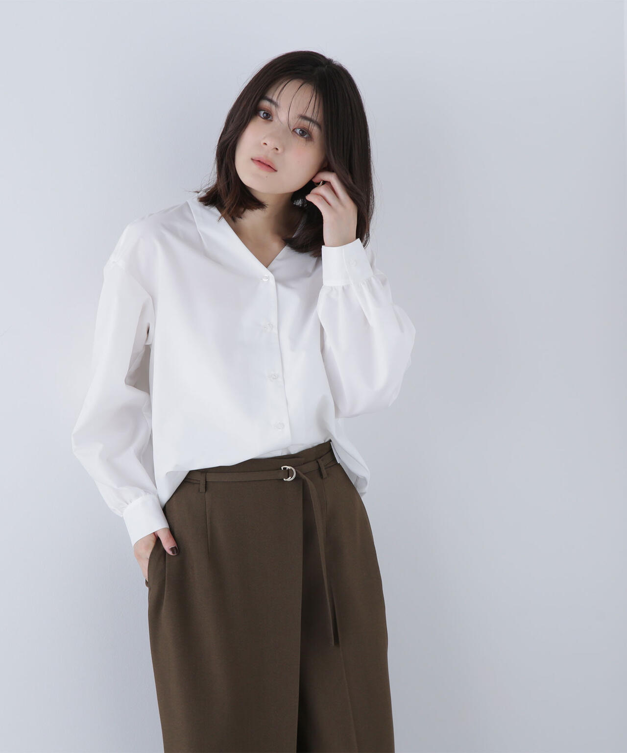 Vネックフォルムブラウス