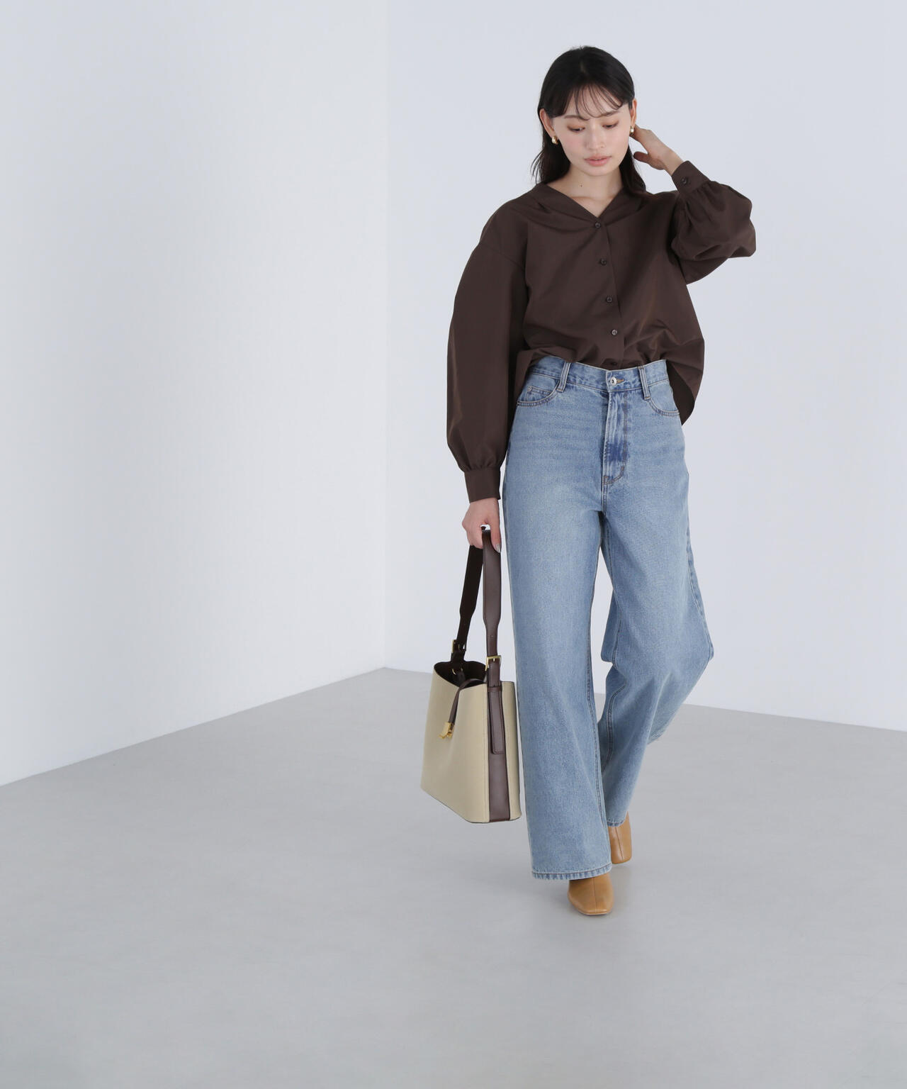 Vネックフォルムブラウス