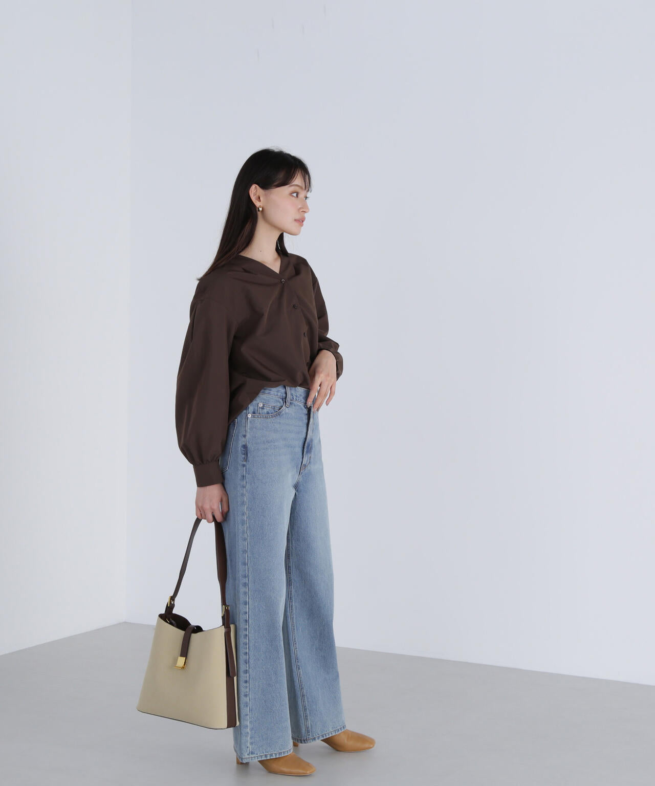 Vネックフォルムブラウス