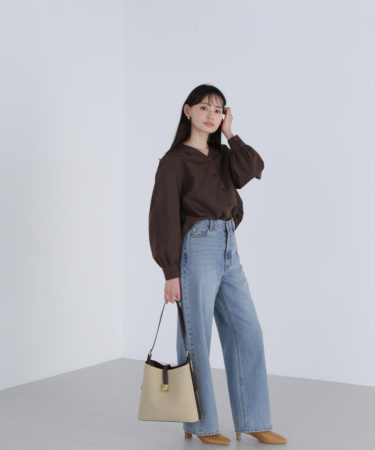 Vネックフォルムブラウス