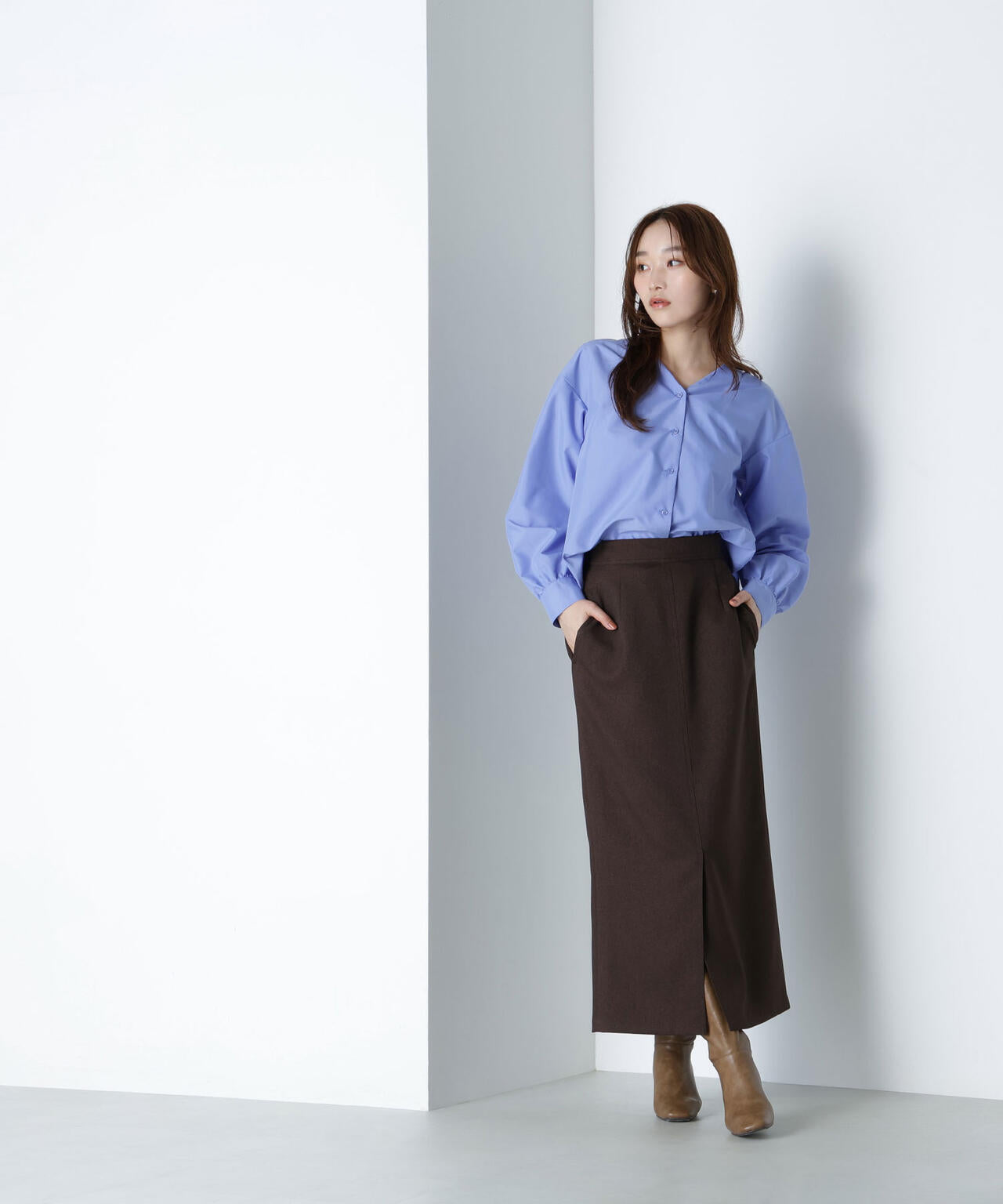 Vネックフォルムブラウス