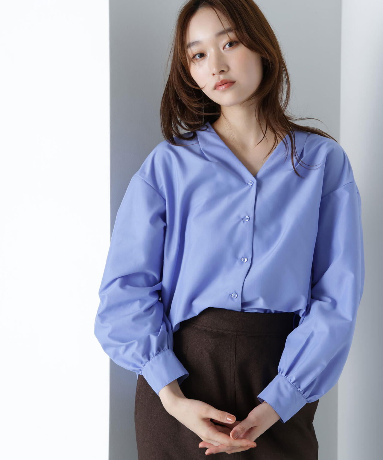 Vネックフォルムブラウス