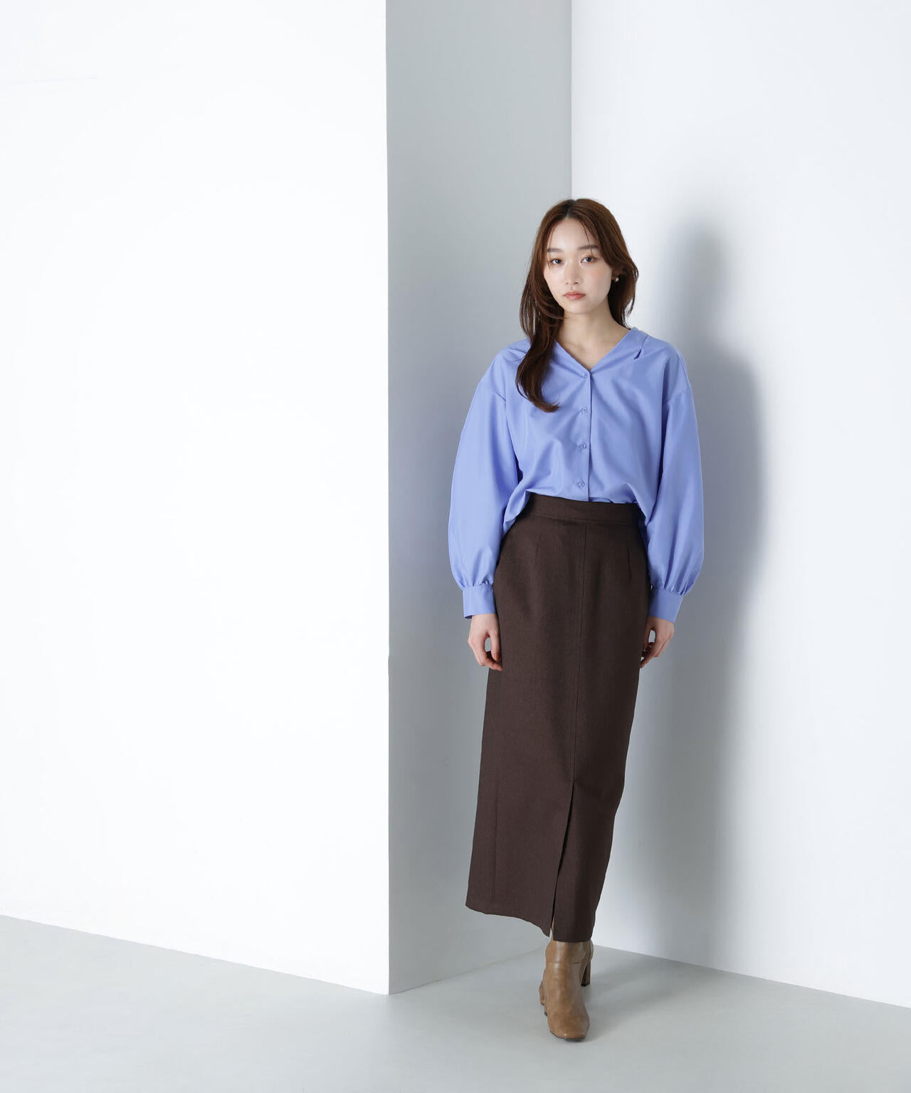 Vネックフォルムブラウス