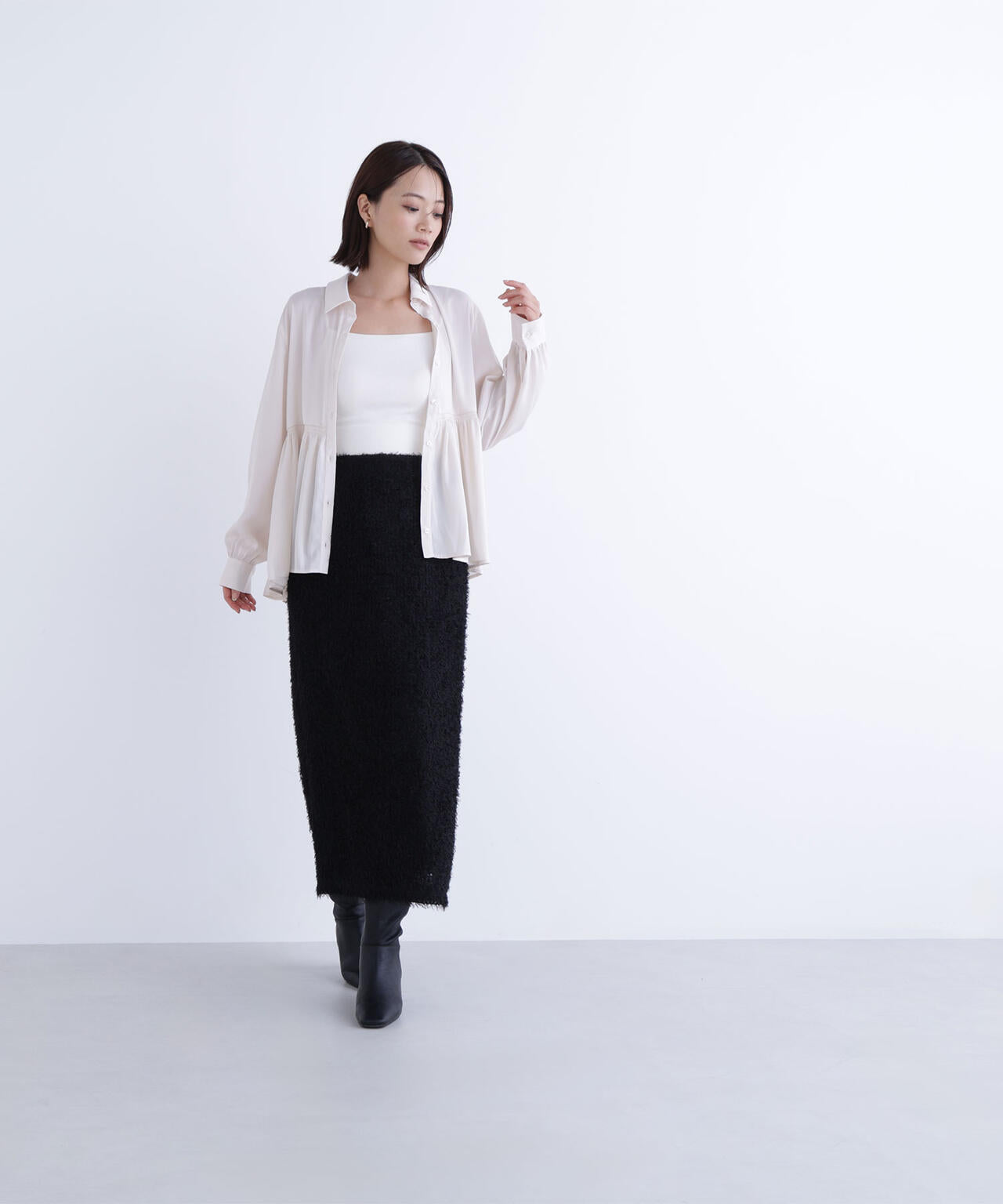 サテンペプラムブラウス