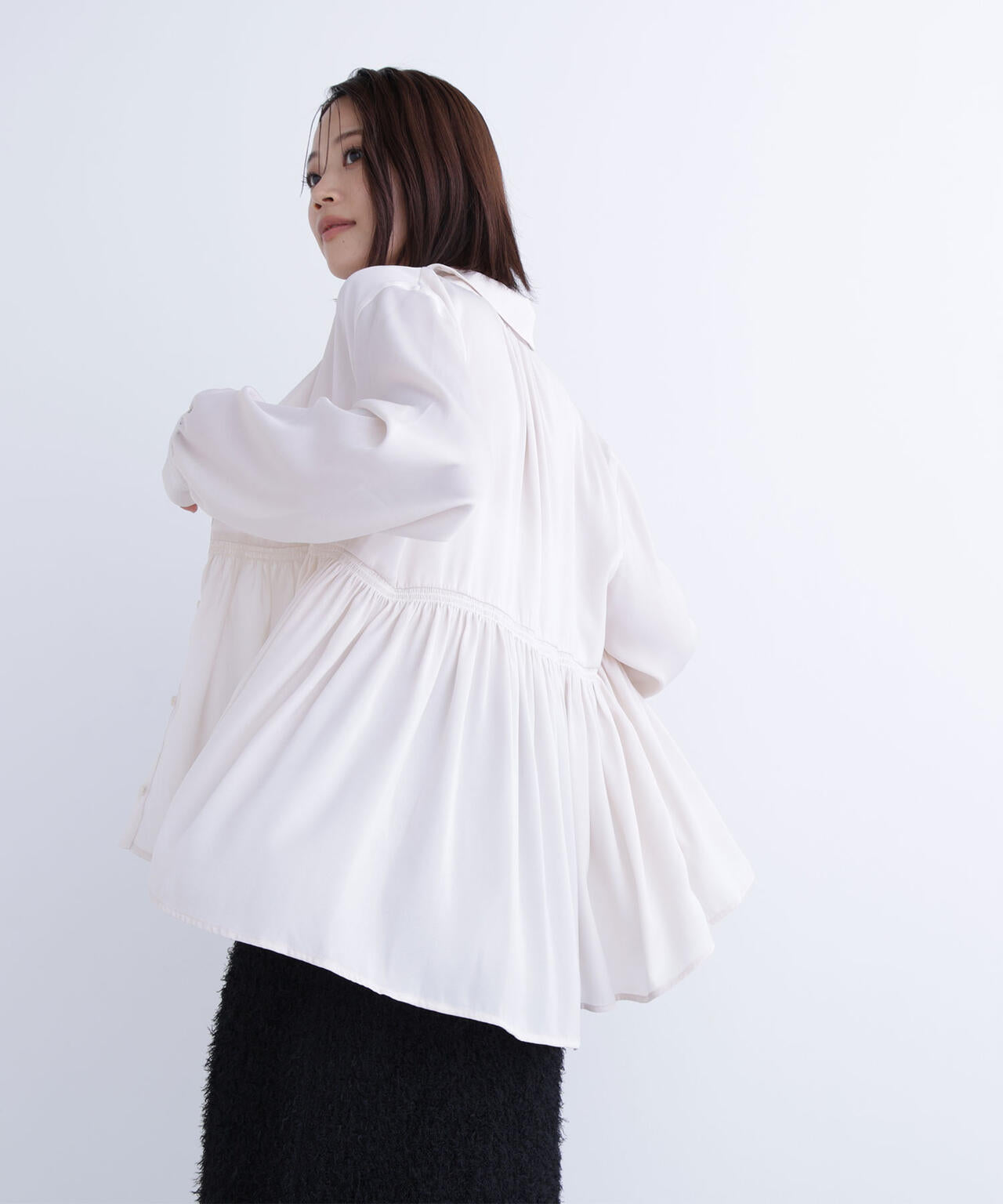 サテンペプラムブラウス