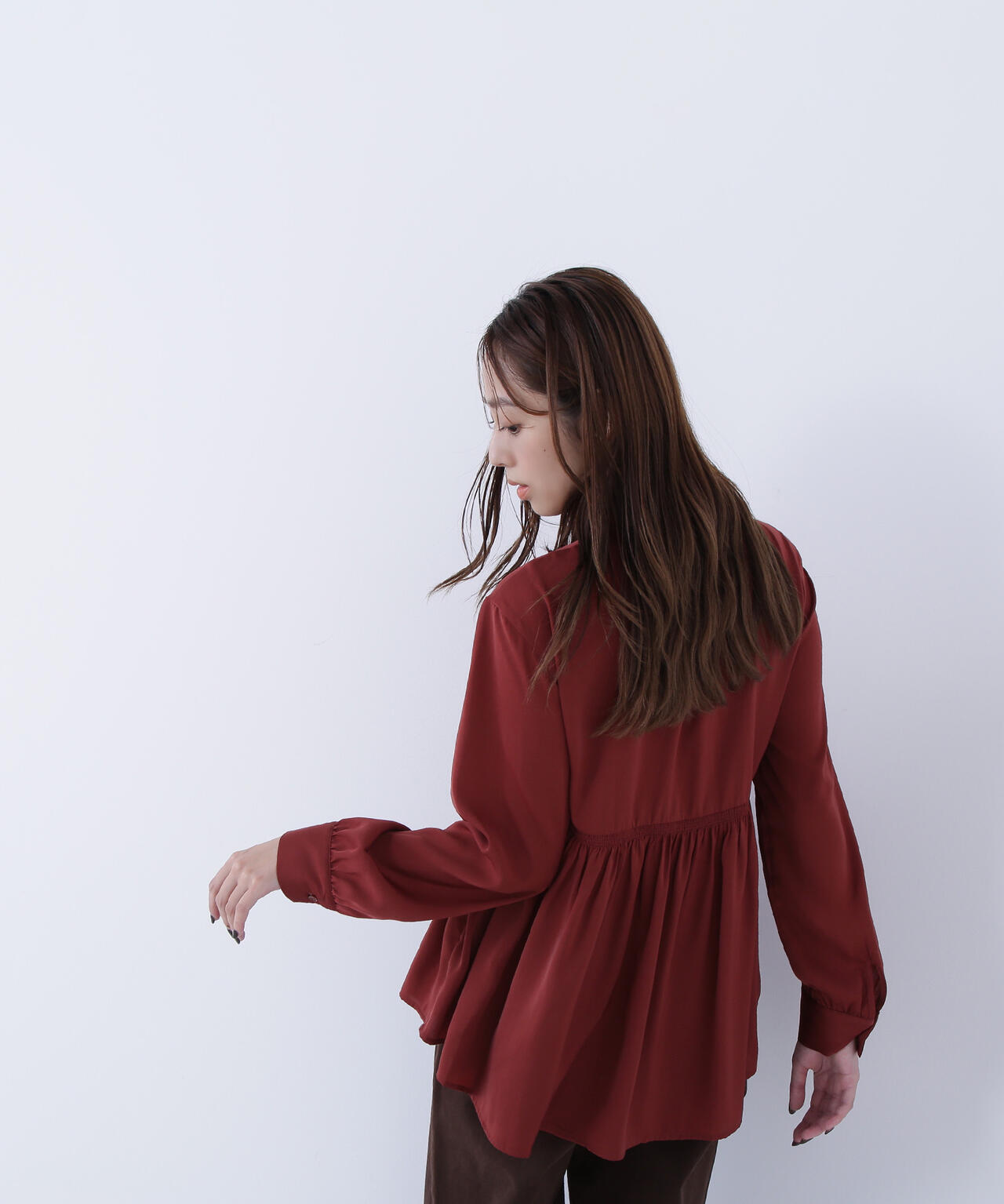 サテンペプラムブラウス