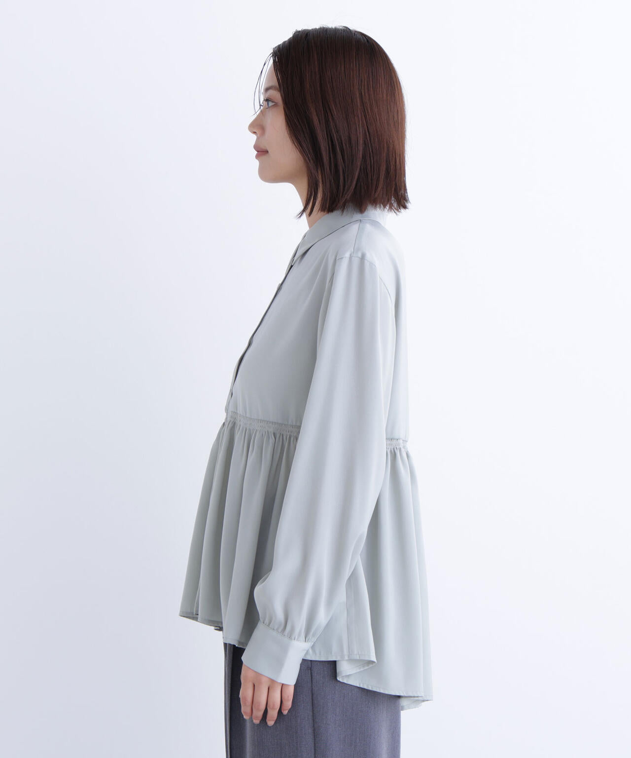 サテンペプラムブラウス