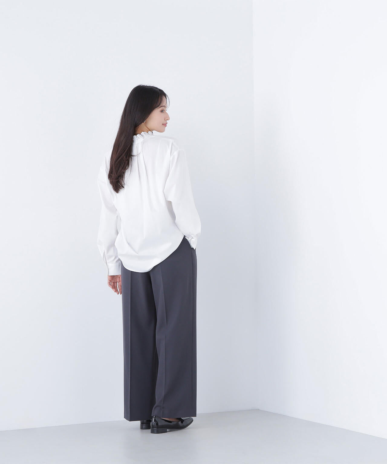 フリルネックスキッパーブラウス