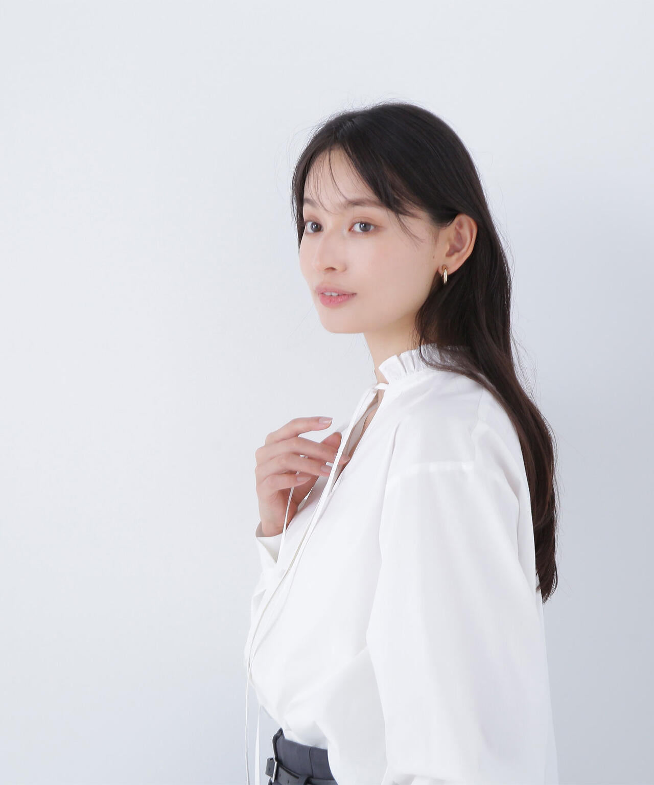 フリルネックスキッパーブラウス