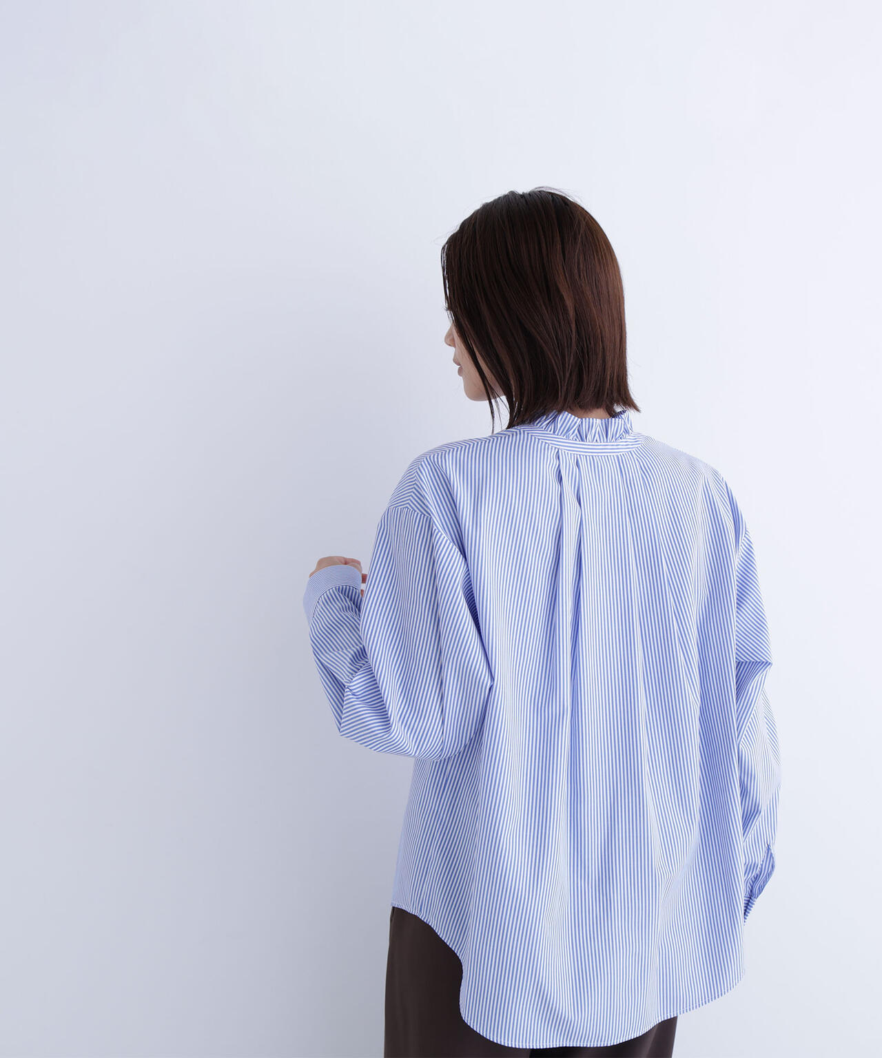 フリルネックスキッパーブラウス