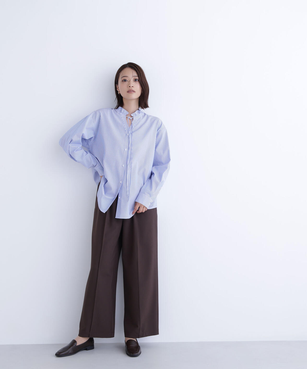 フリルネックスキッパーブラウス