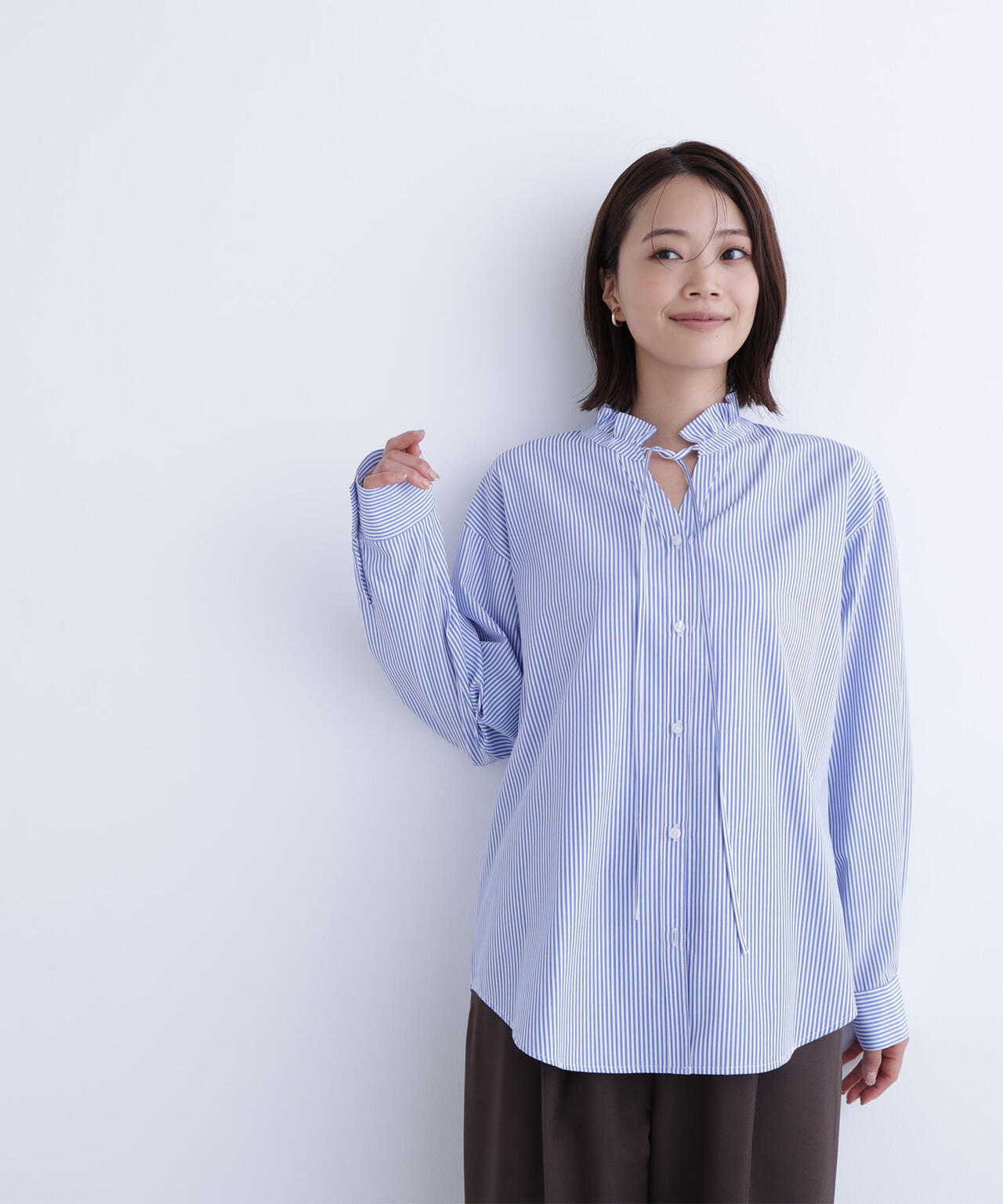 フリルネックスキッパーブラウス