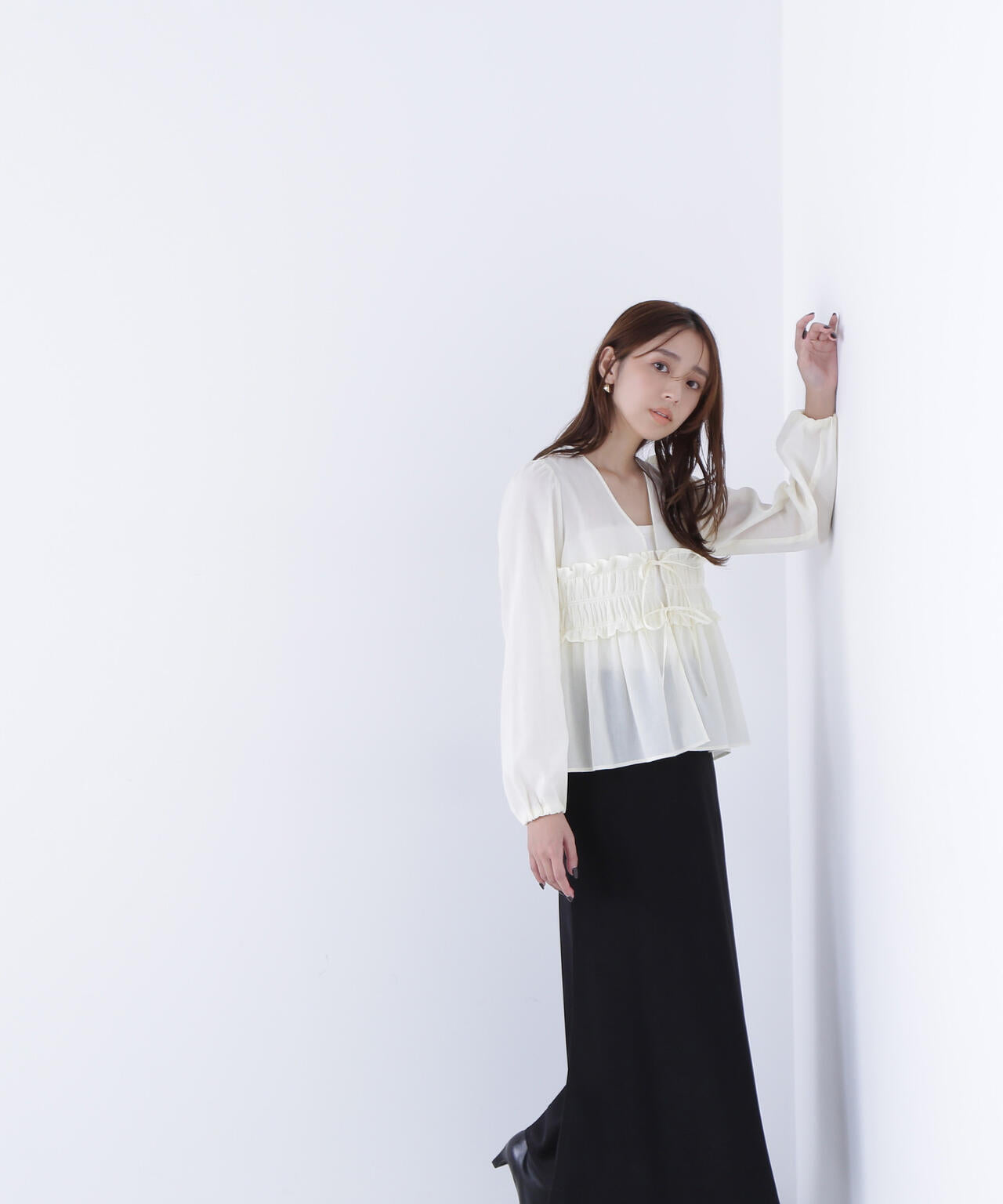 Vネックシャーリングペプラムブラウス | NATURAL BEAUTY BASIC