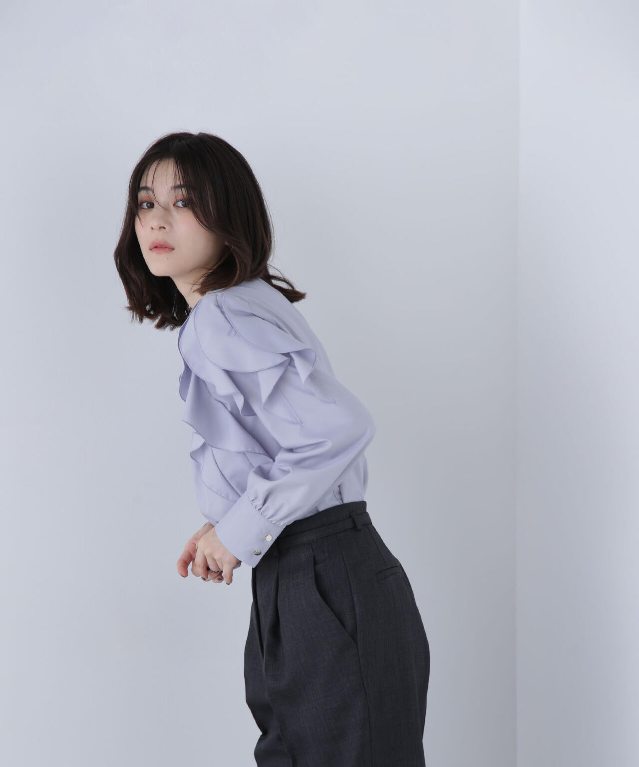 メタルポイントフリルブラウス