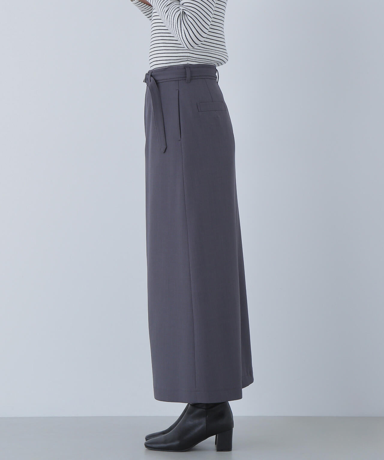 セリーヌ ライトグレー ベルテッドロングスカート セリーヌ ライトグレー ベルテッドロングスカート