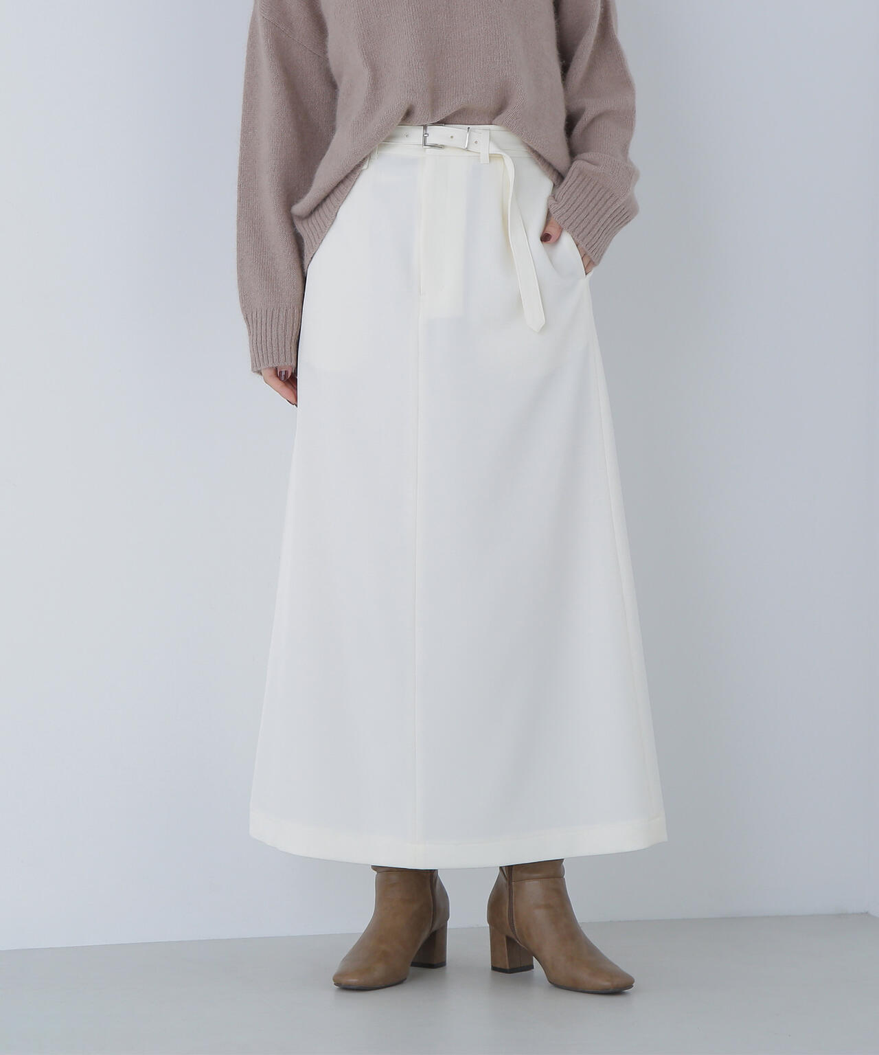 【tpwk *。゜﻿ 】ENOF ベルベット ロングスカート ホワイト ENOF（イナフ）の「velvet long skirt（スカート）」 - WEAR