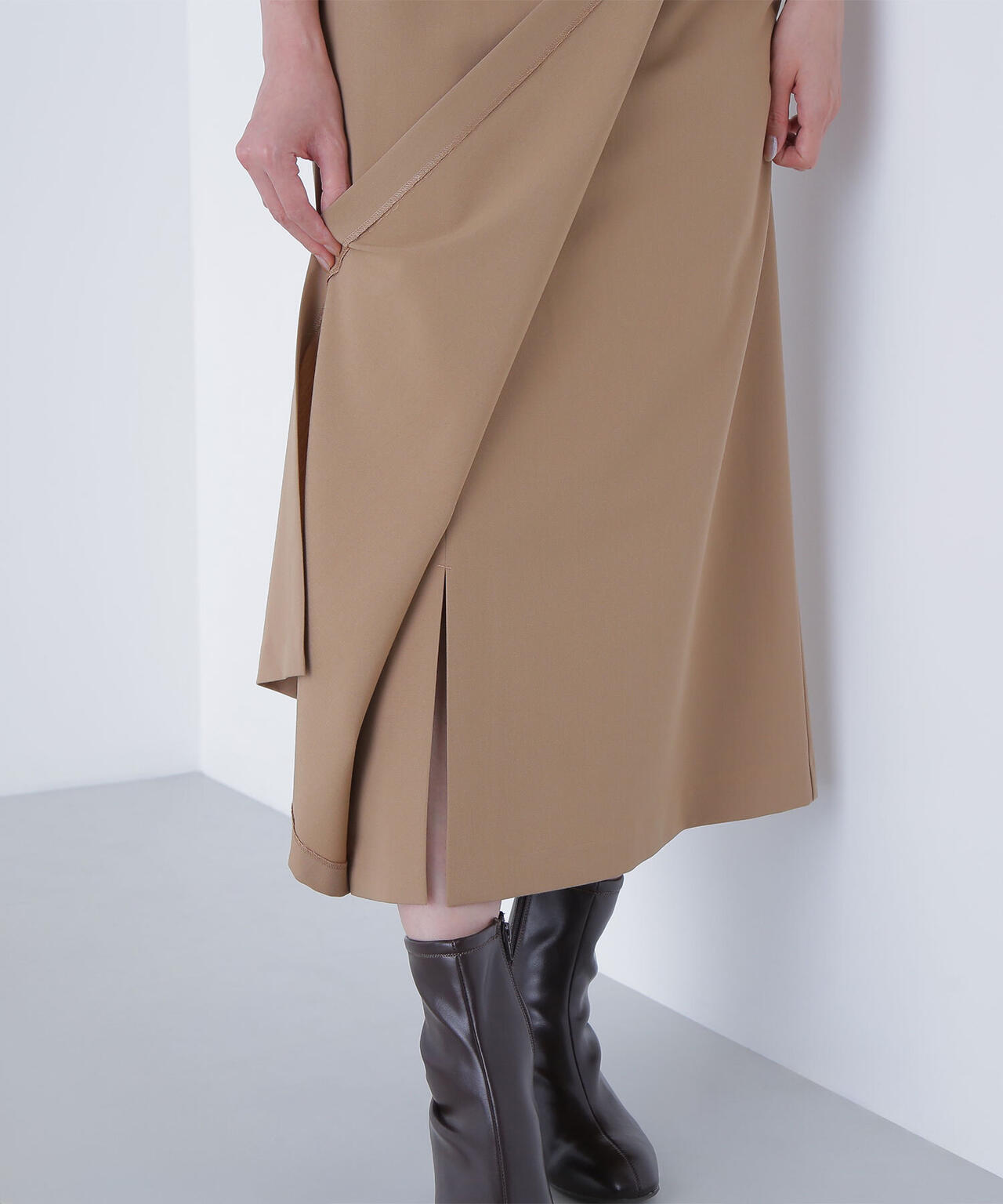 ビットディテールナロースカート