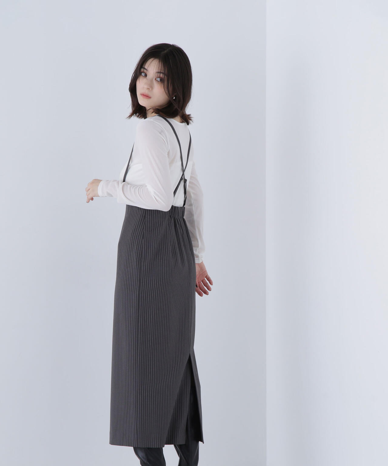 ストラップ付ナロースカート
