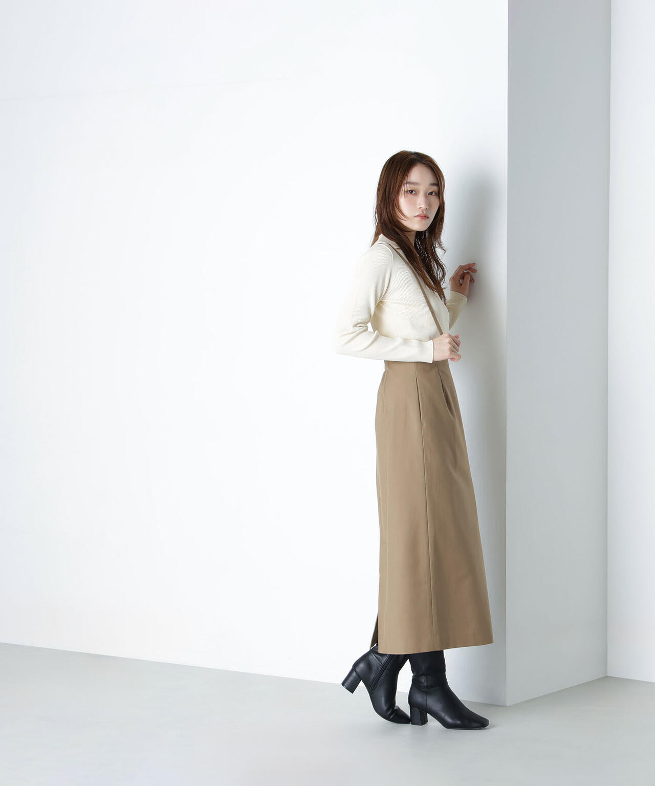 ストラップ付ナロースカート