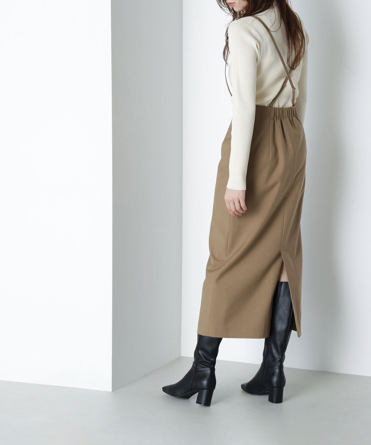 ストラップ付ナロースカート