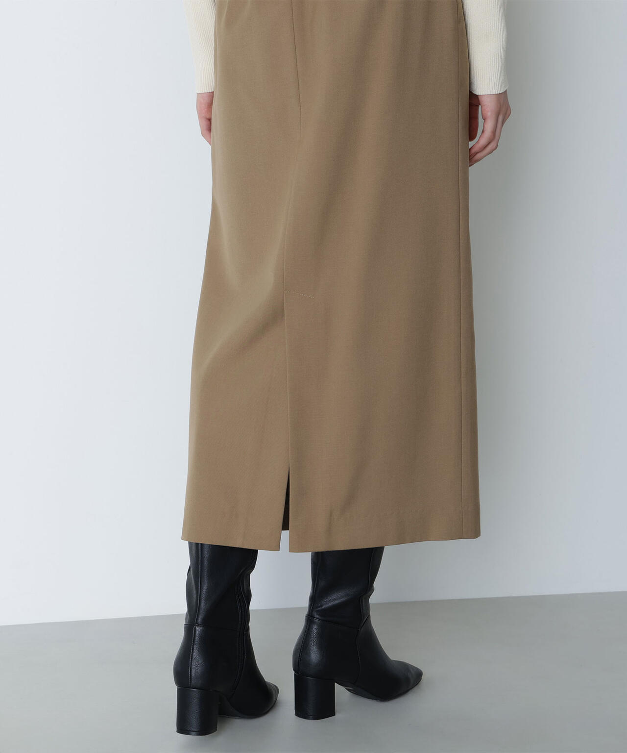 ストラップ付ナロースカート