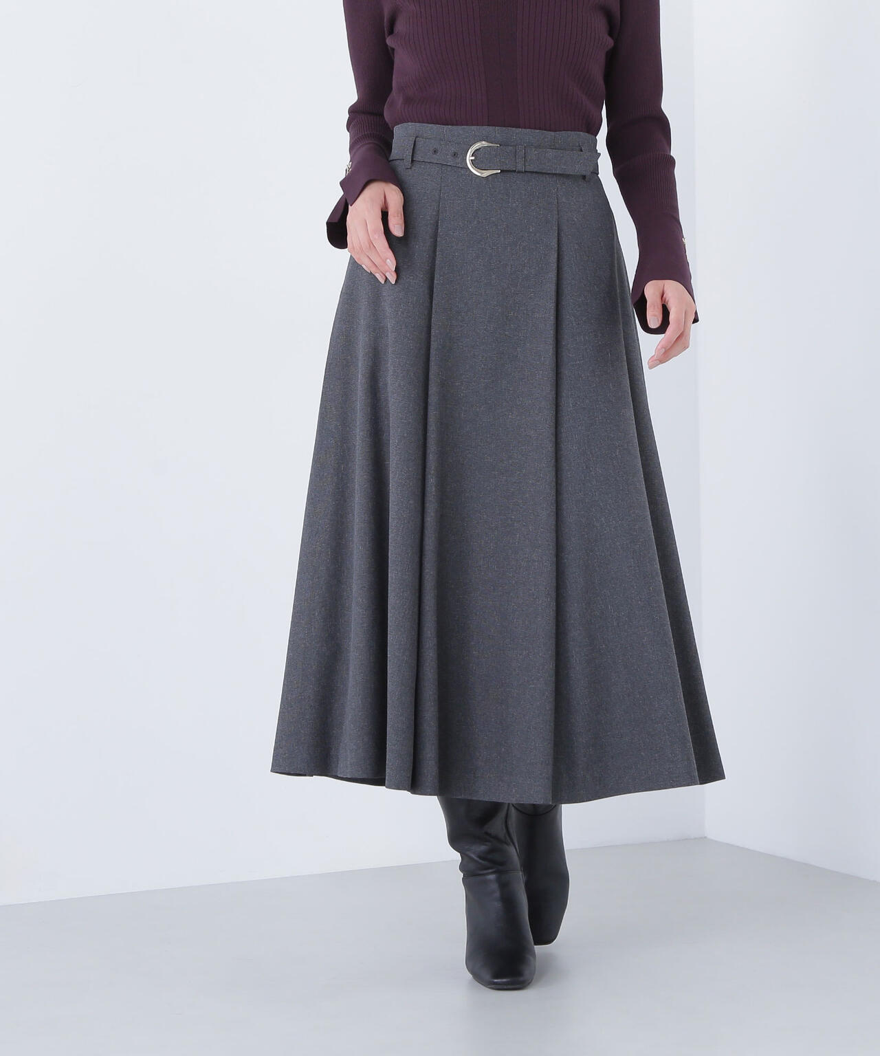 メタルバックルフレアスカート