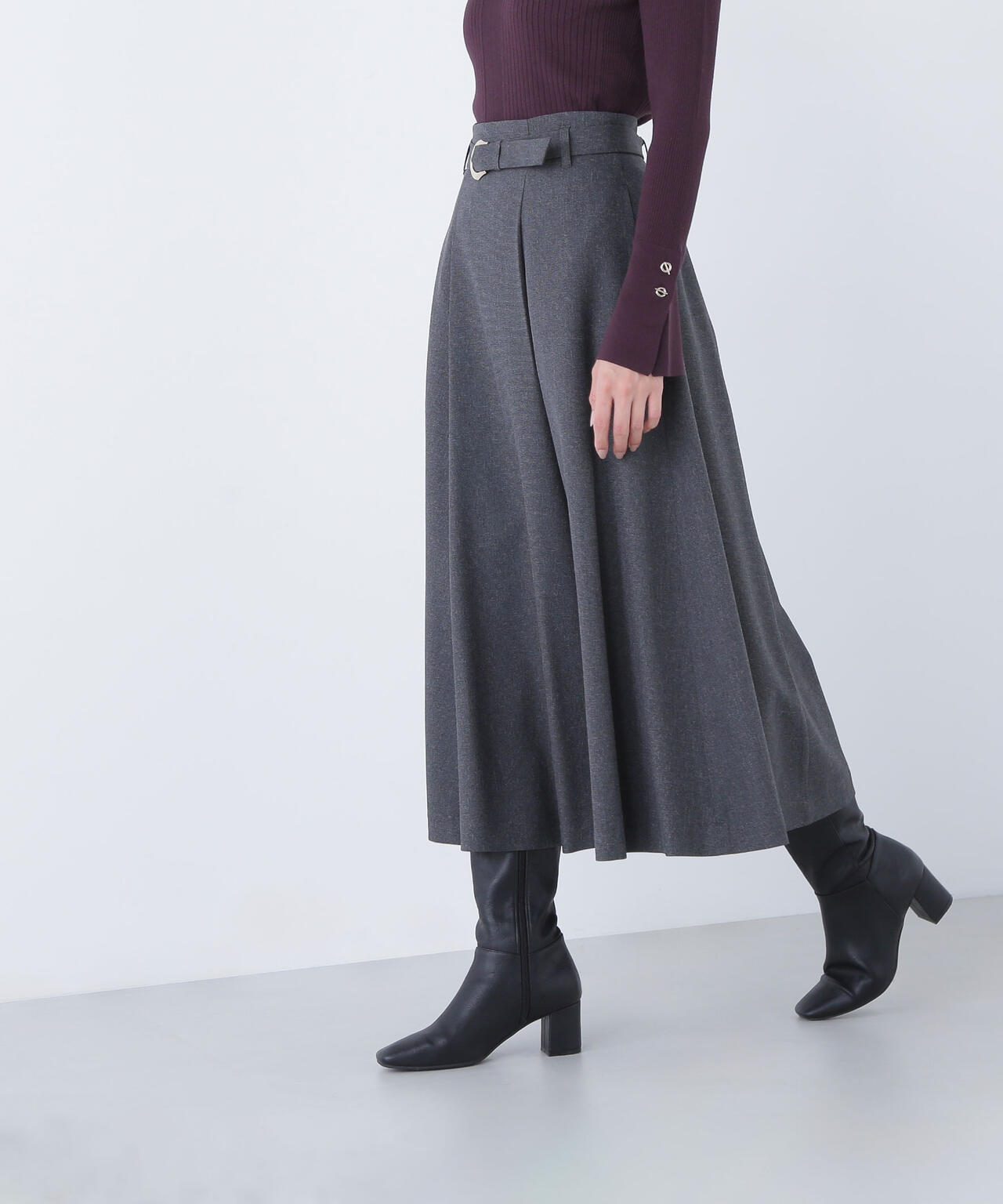 メタルバックルフレアスカート