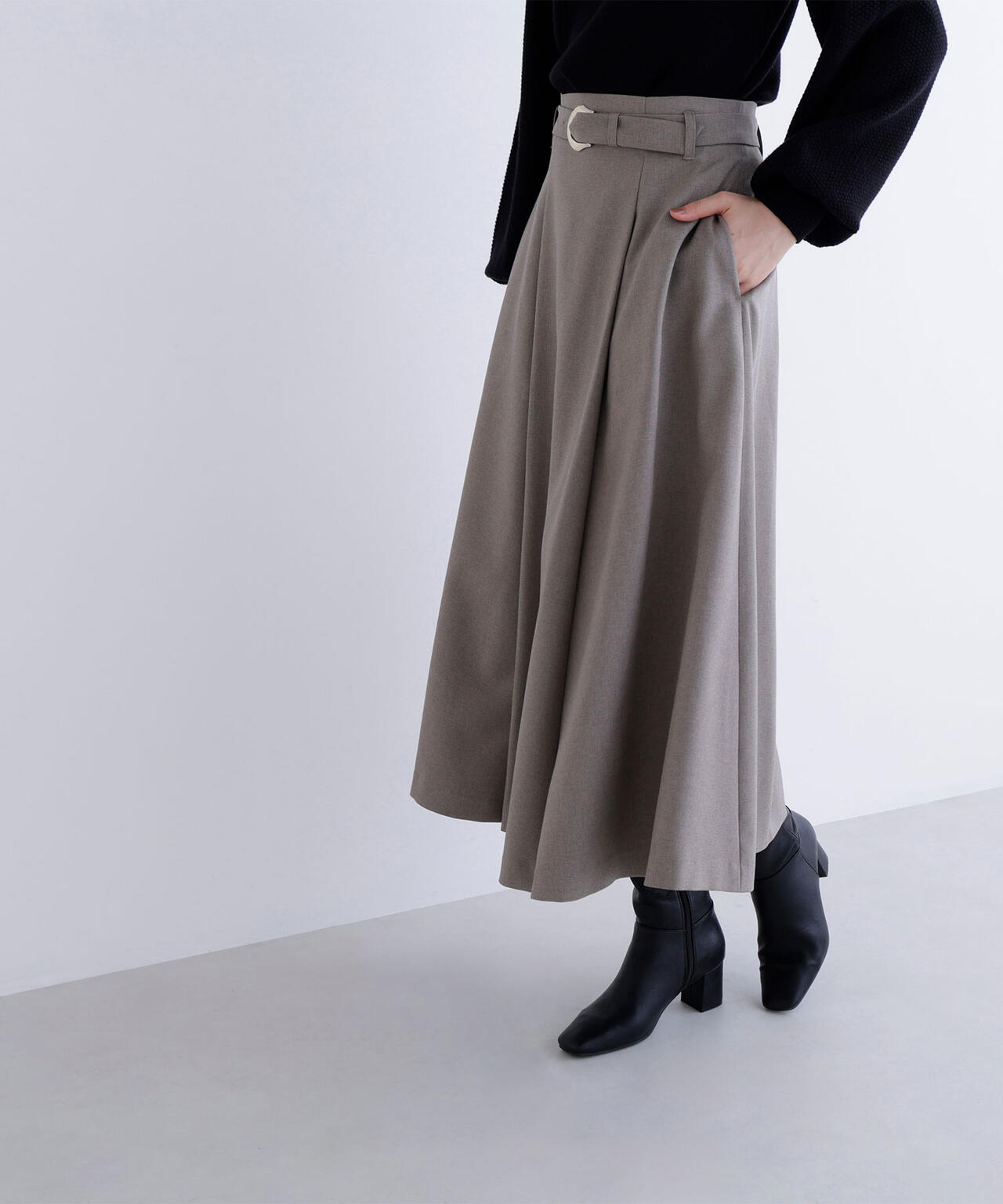 メタルバックルフレアスカート