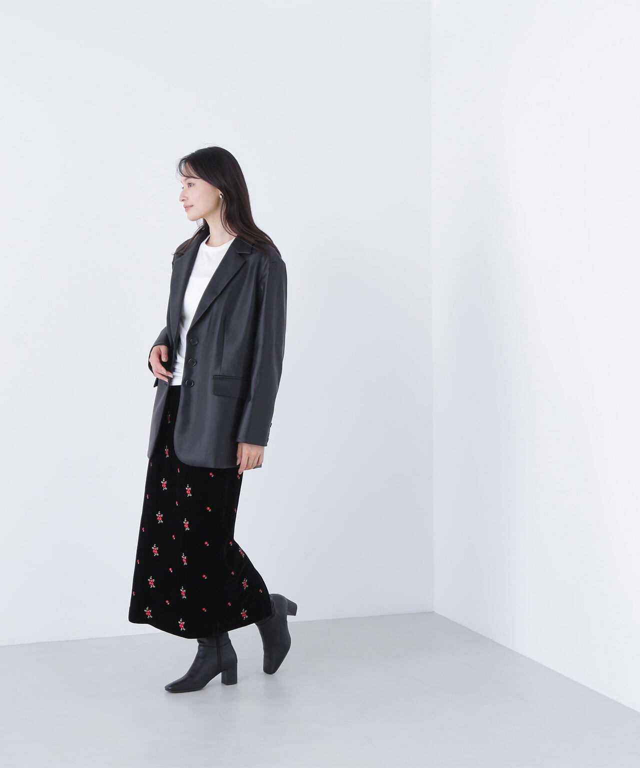 【BLANC】フラワー刺繍ベロアスカート