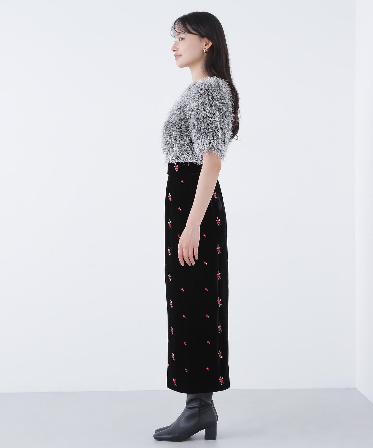 ナチュラルビューティーベーシック（NATURAL BEAUTY BASIC）/フラワー刺繍ベロアスカート BLANC】フラワー刺繍ベロアスカート | NATURAL BEAUTY BASIC