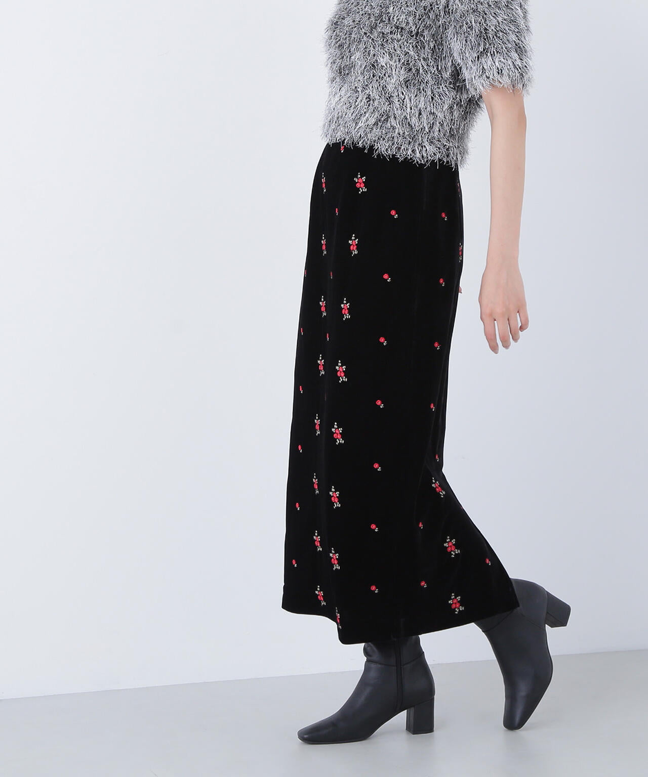 【BLANC】フラワー刺繍ベロアスカート