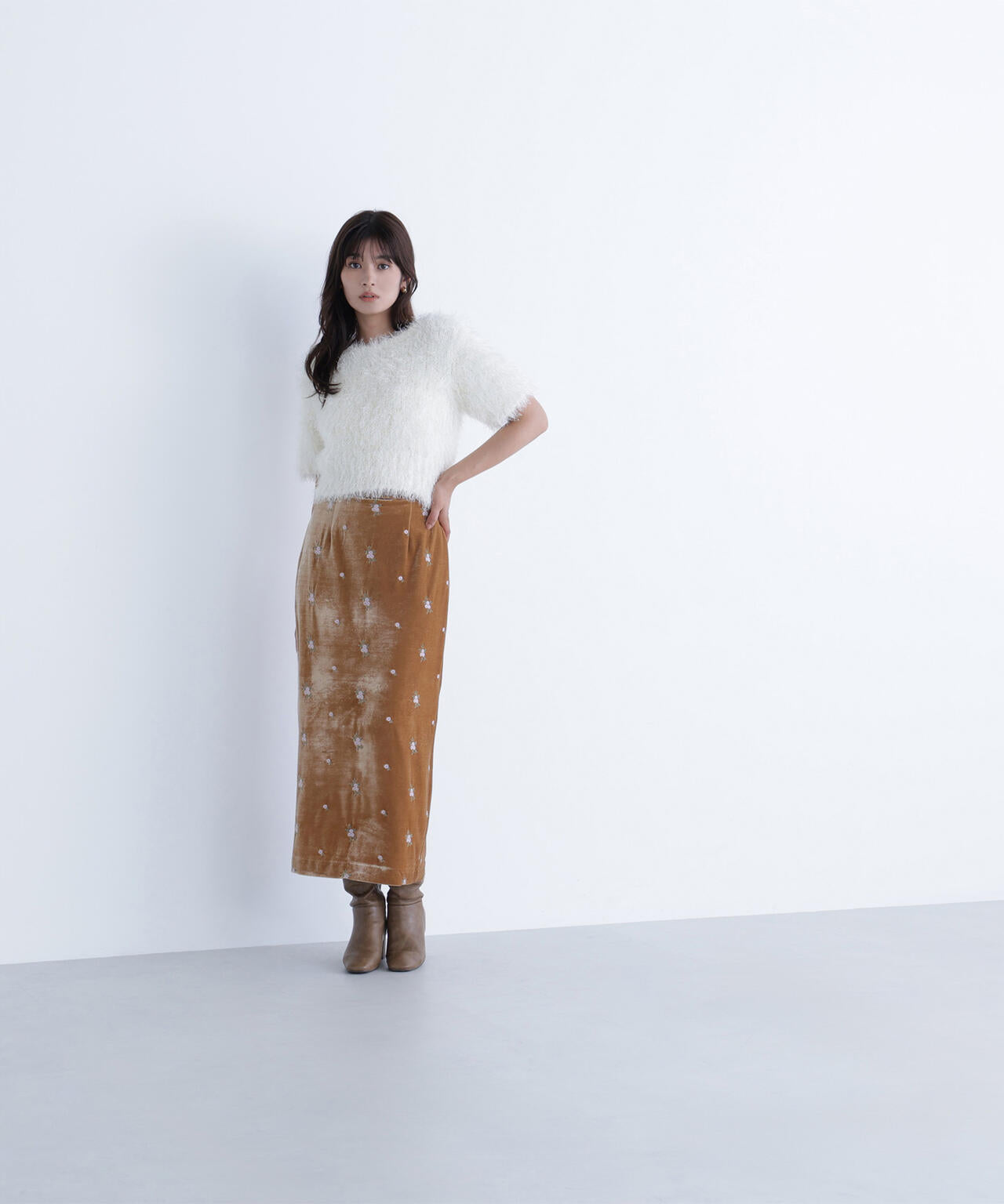 【BLANC】フラワー刺繍ベロアスカート