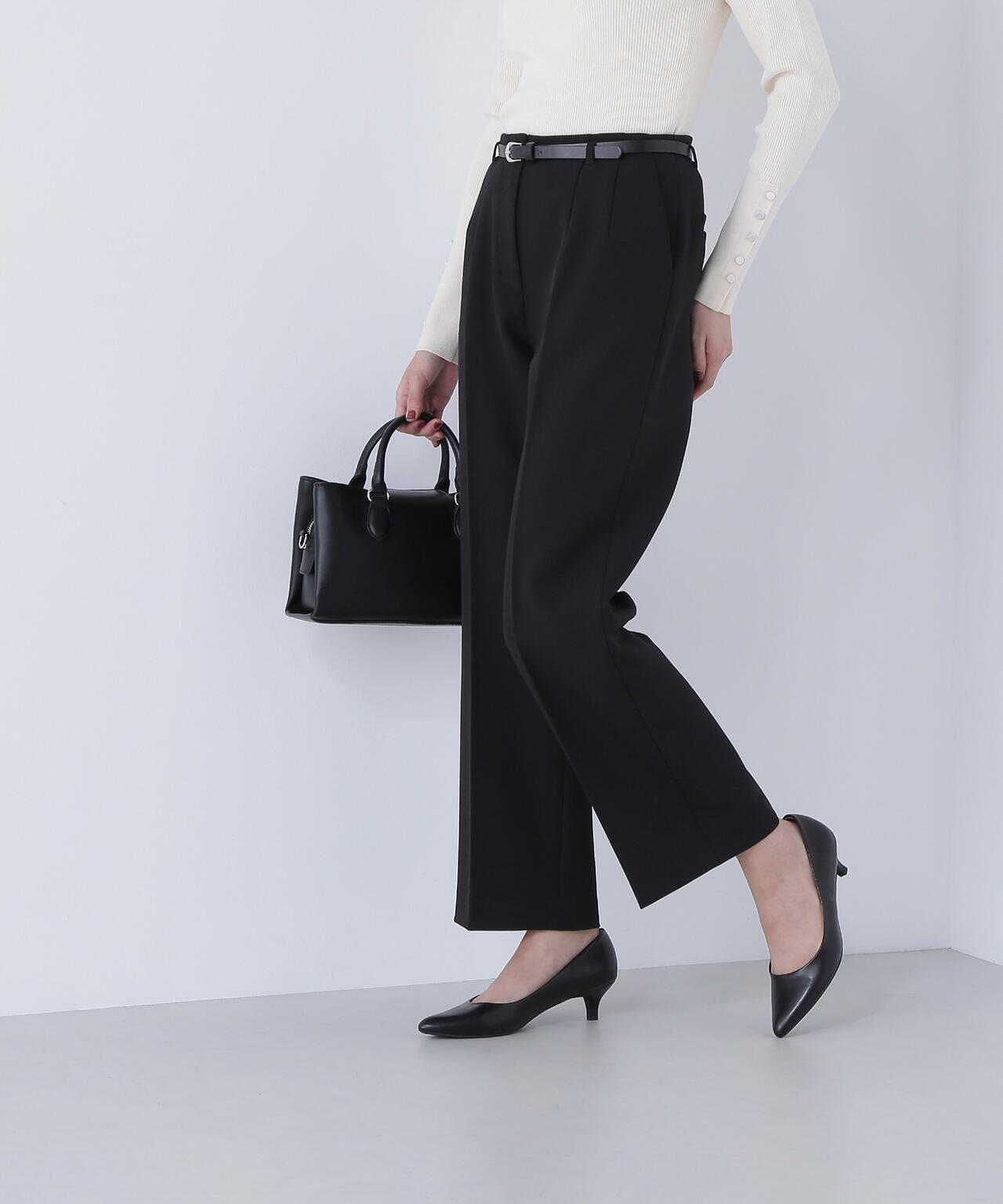 ＜骨格ストレート＞ベルト付スリムストレートパンツ