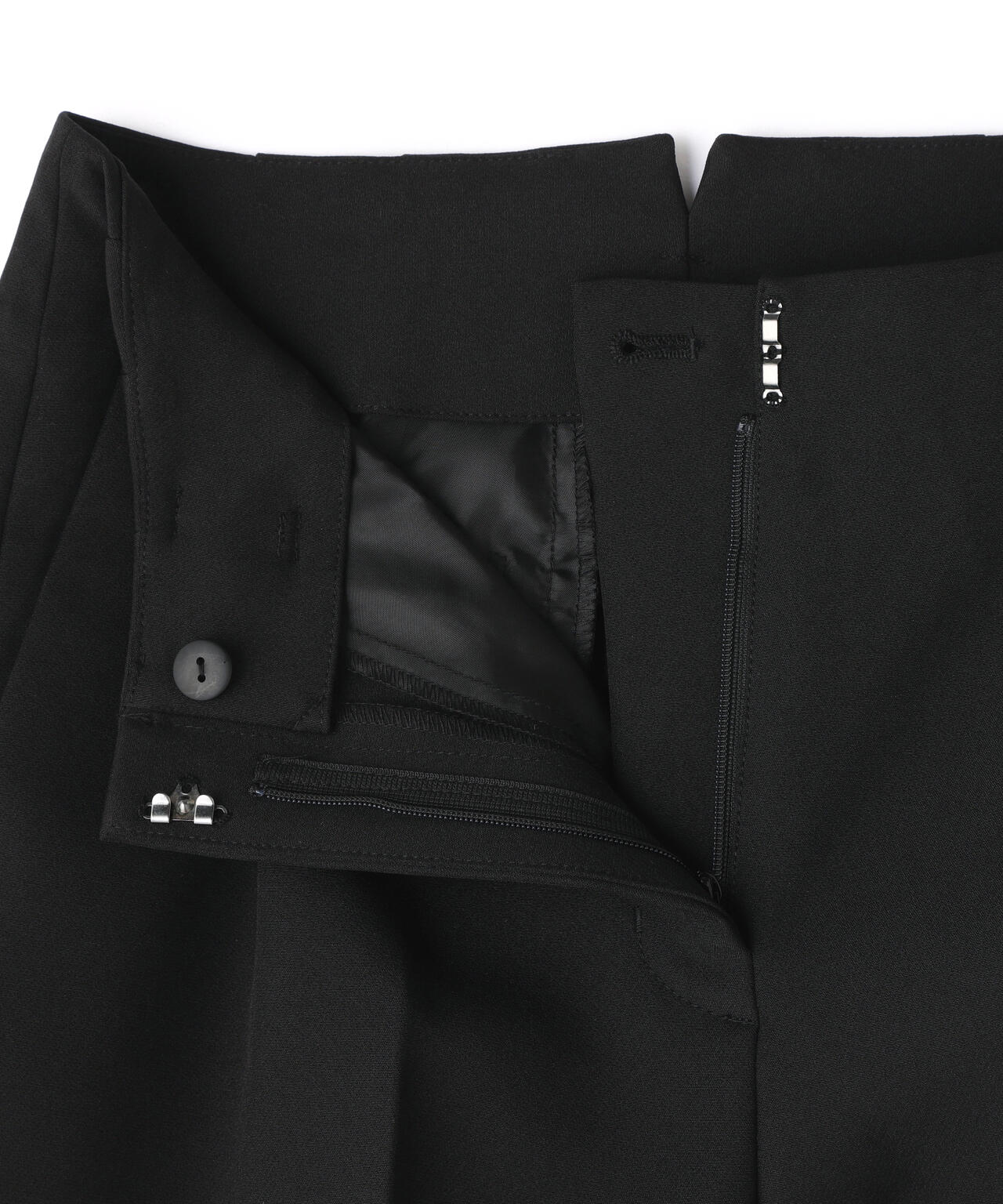 ＜骨格ストレート＞ベルト付スリムストレートパンツ