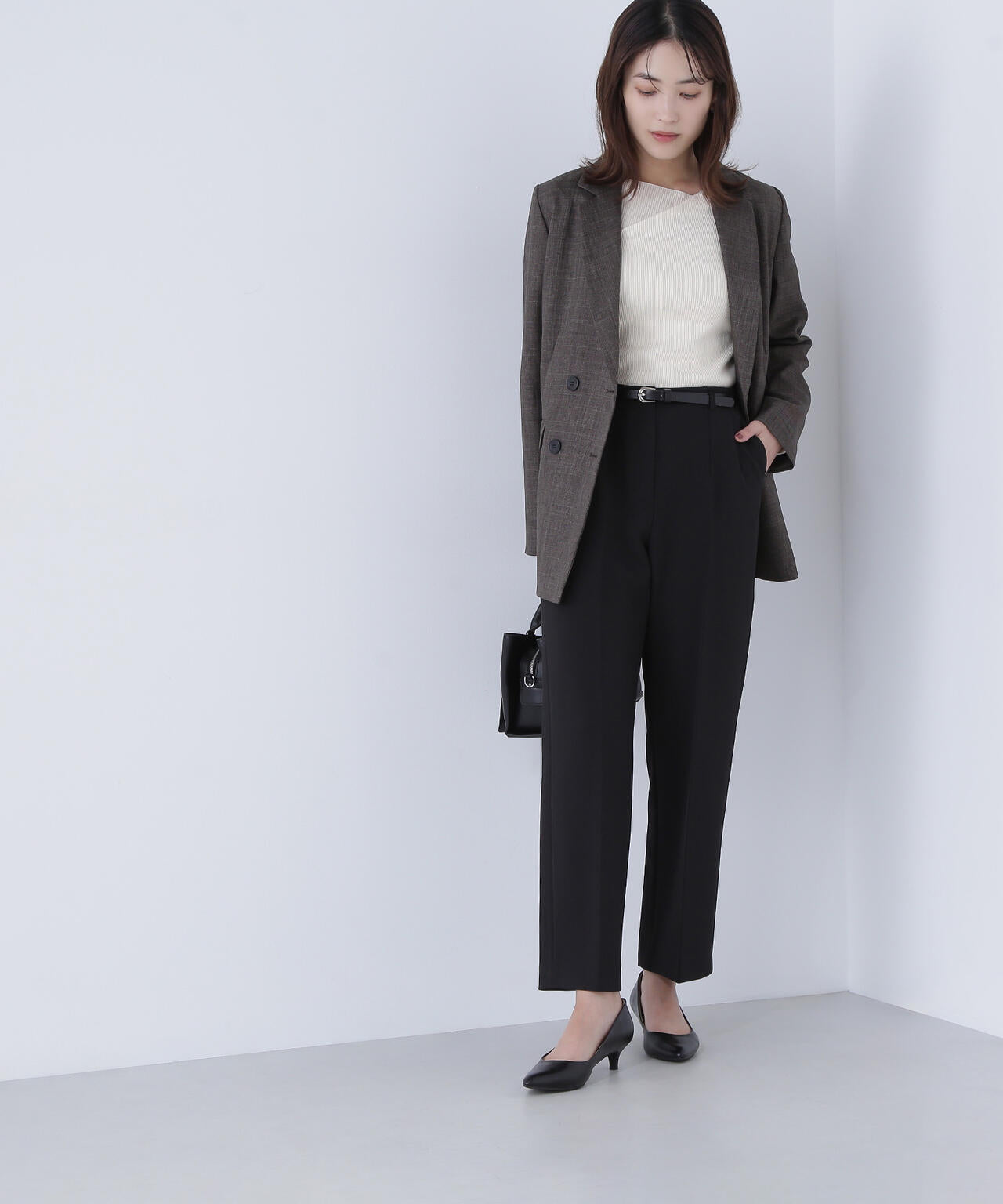 ＜骨格ストレート＞ベルト付スリムストレートパンツ