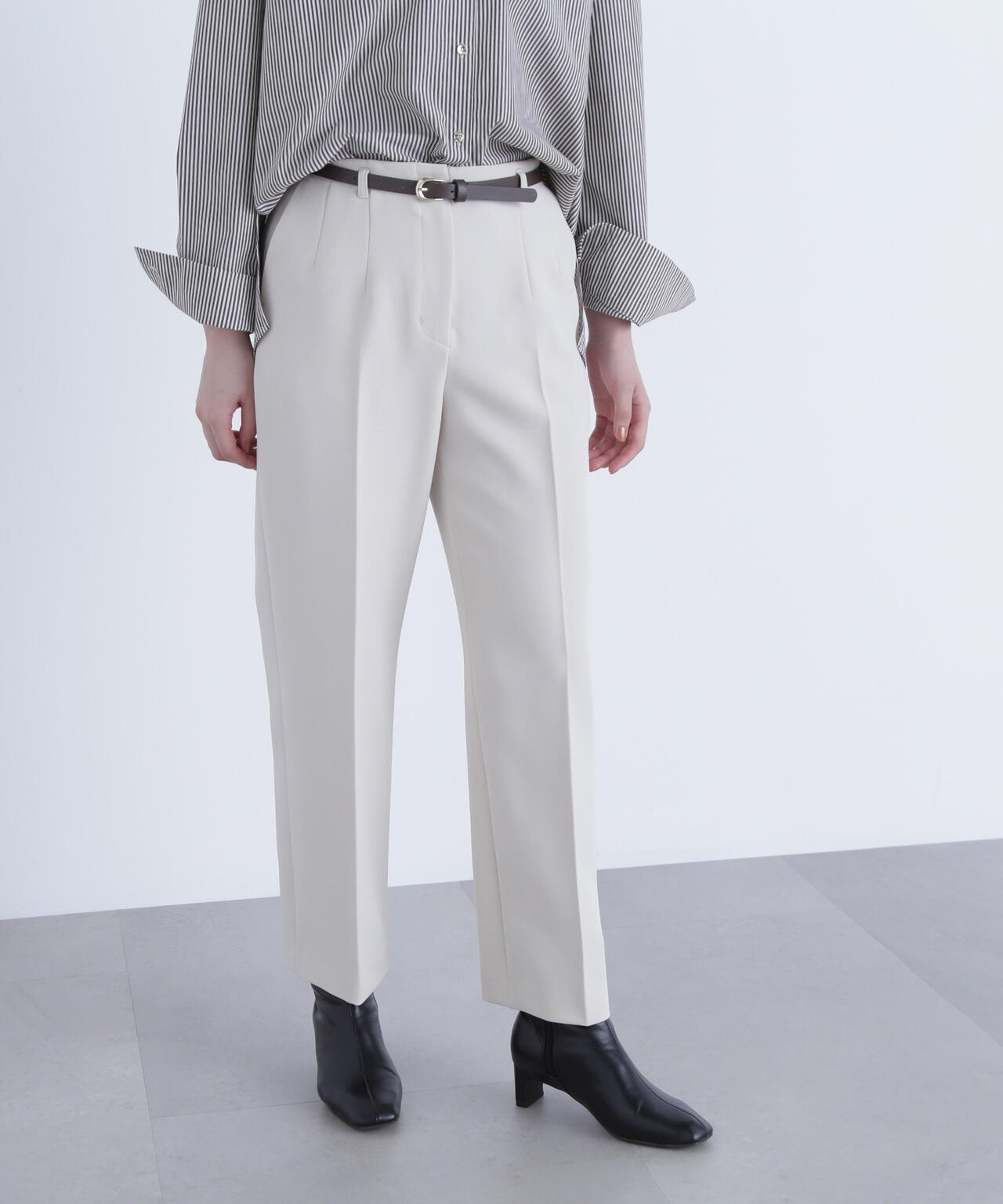 ＜骨格ストレート＞ベルト付スリムストレートパンツ