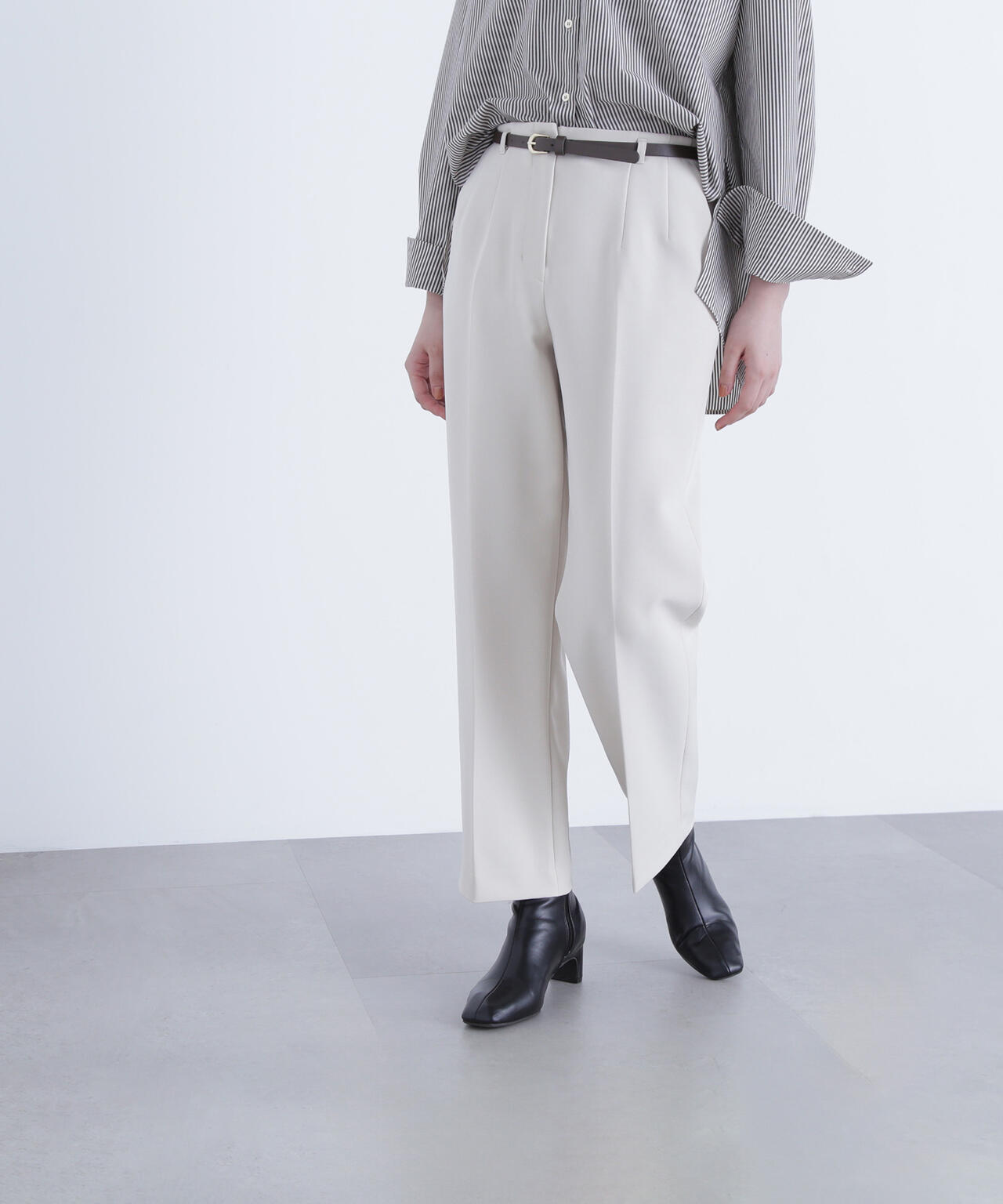 ＜骨格ストレート＞ベルト付スリムストレートパンツ