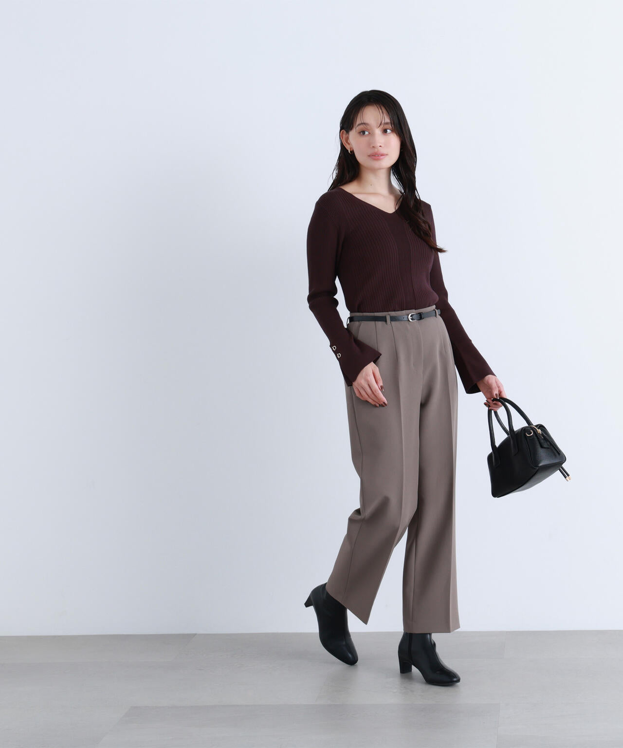 ＜骨格ストレート＞ベルト付スリムストレートパンツ