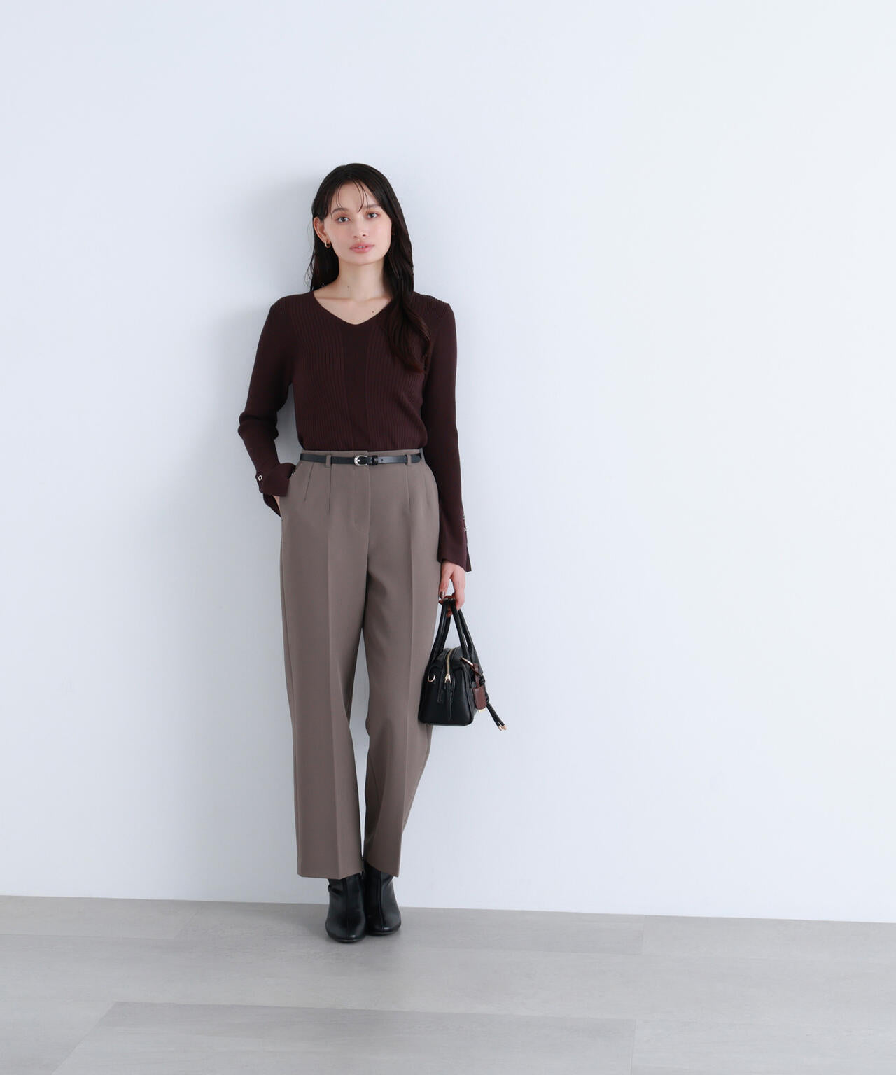 ＜骨格ストレート＞ベルト付スリムストレートパンツ