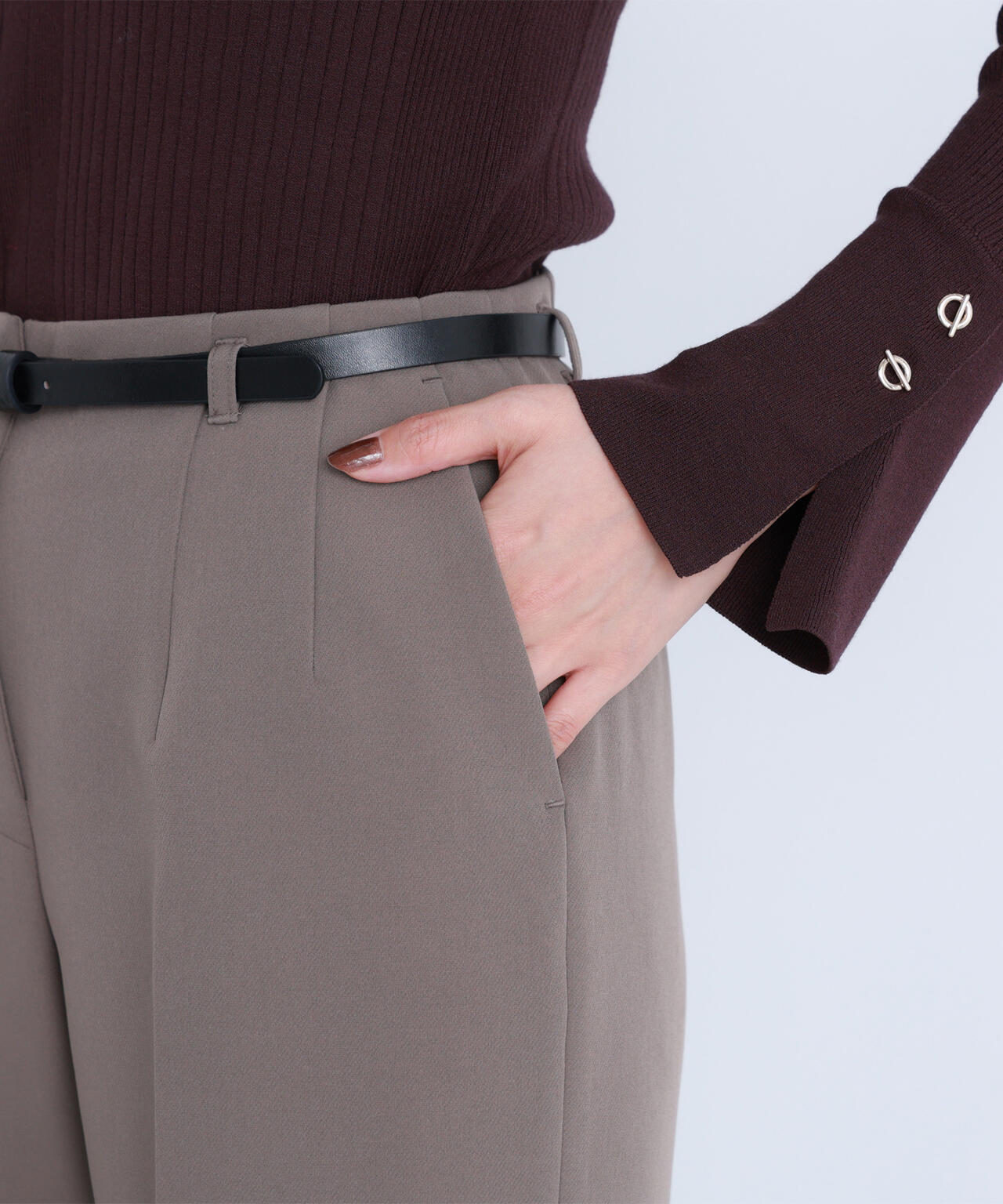 ＜骨格ストレート＞ベルト付スリムストレートパンツ