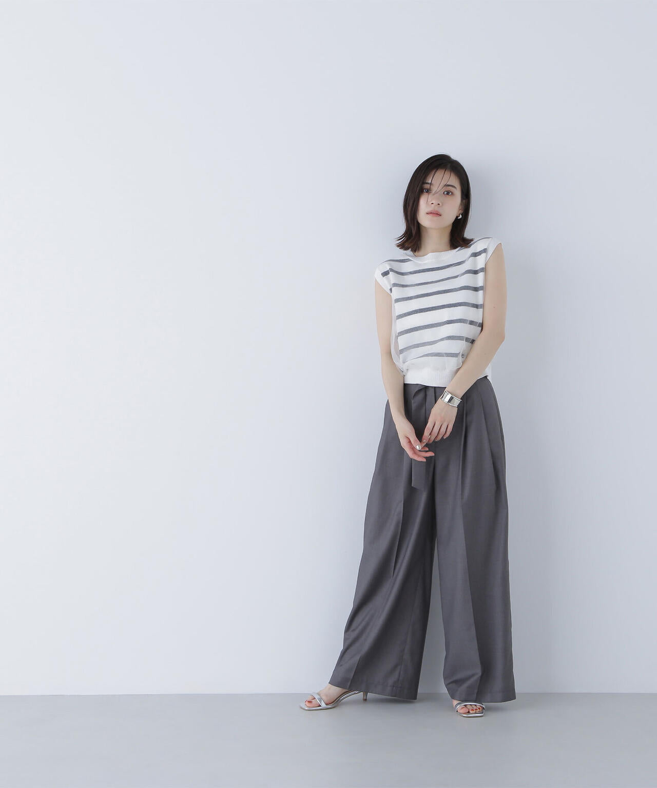 デザインベルトワイドパンツ