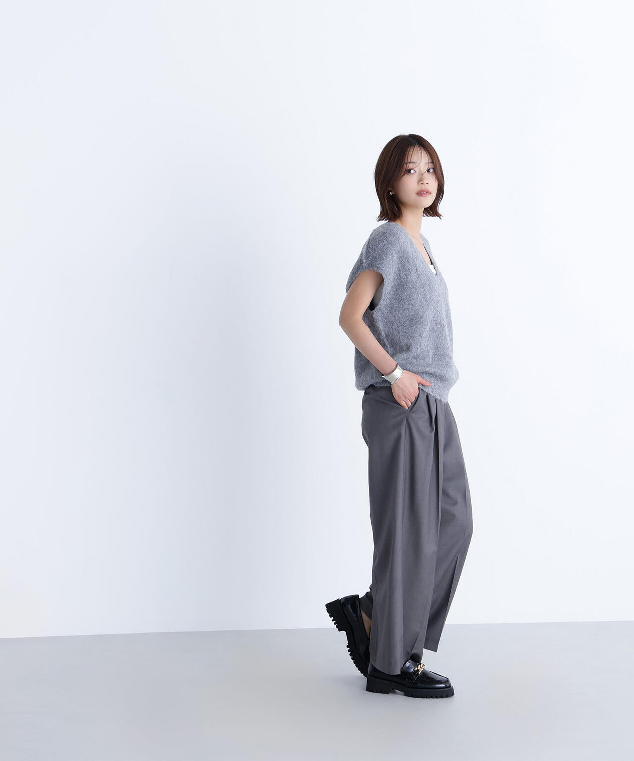 デザインベルトワイドパンツ