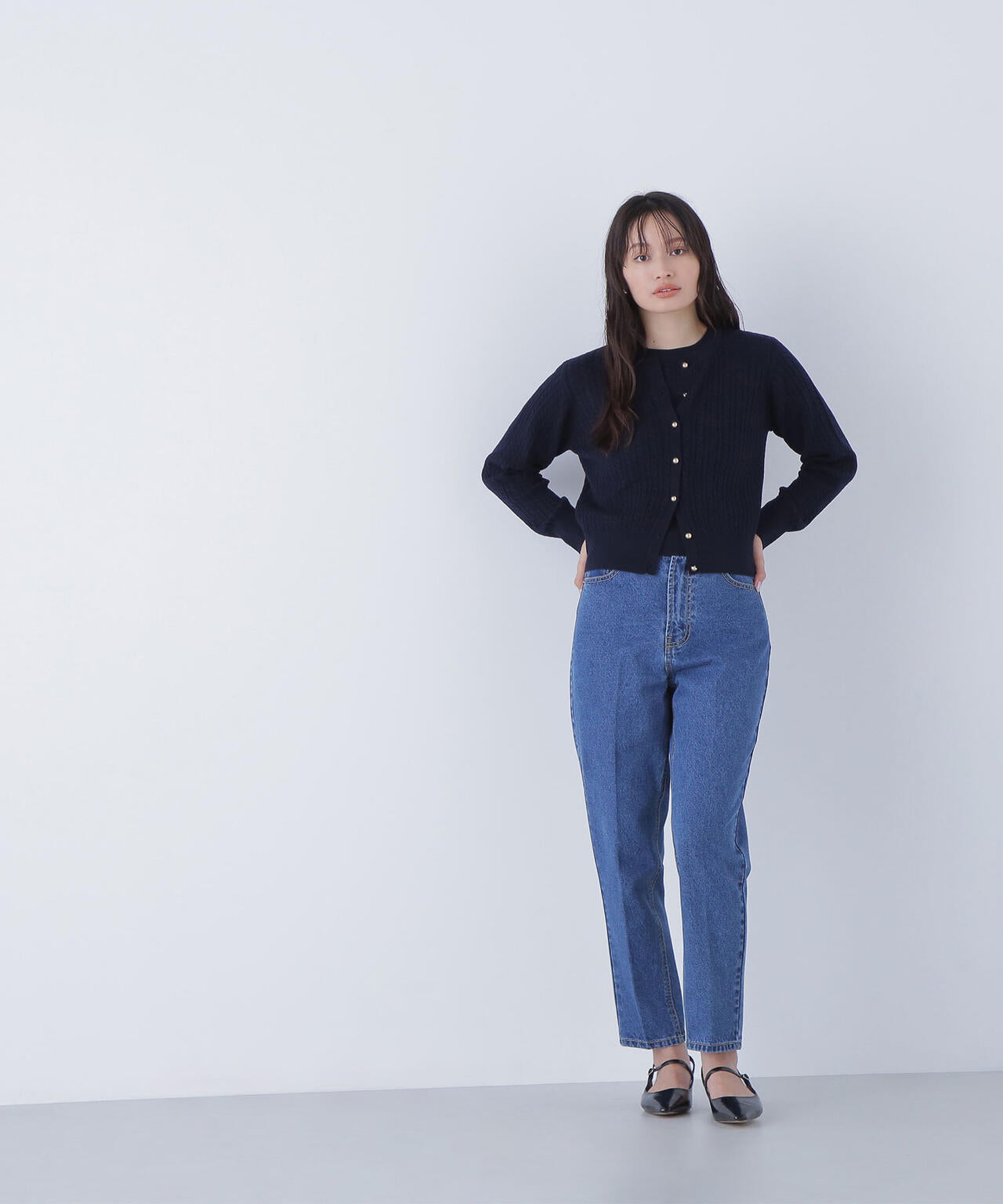 セミテーパードデニムパンツ