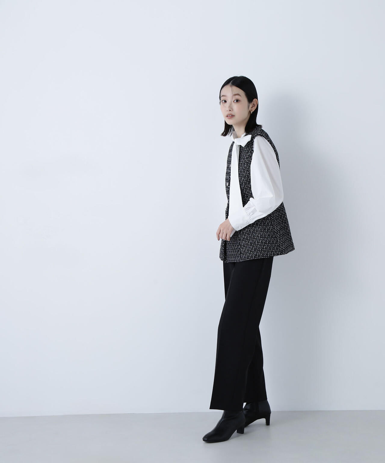 スリムストレートパンツ