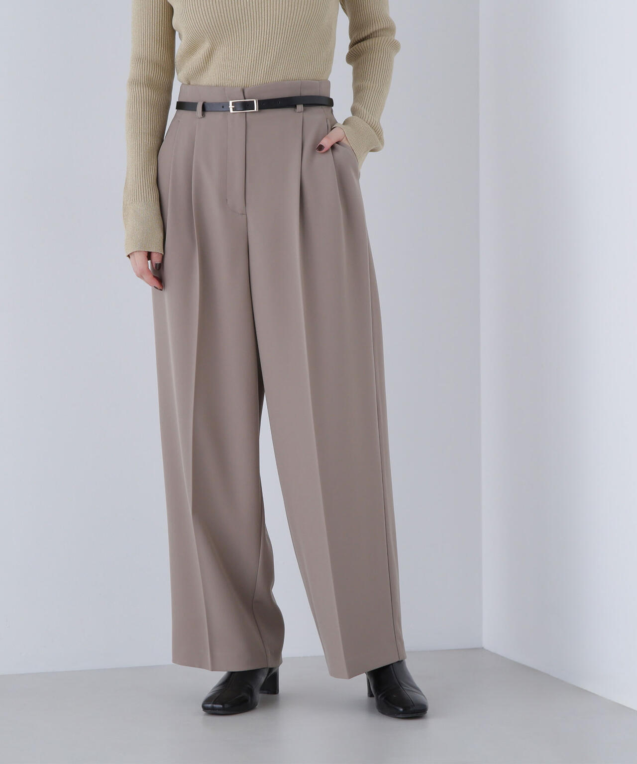 フェイクレザーベルテッドワイドパンツ