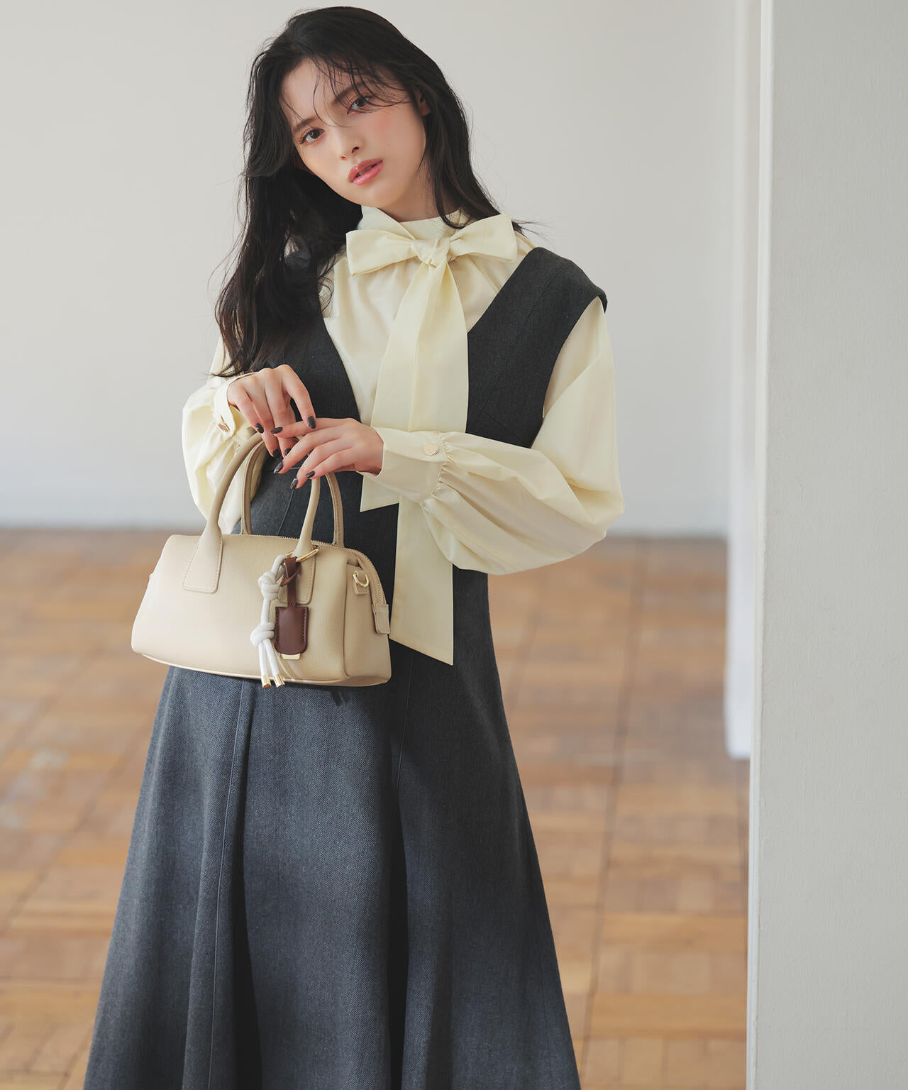 美香着用★完売色★新品タグ付き★ジャスグリッティー　レースVネックジャンスカ レースVネックジャンスカ JUSGLITTY - メルカリ