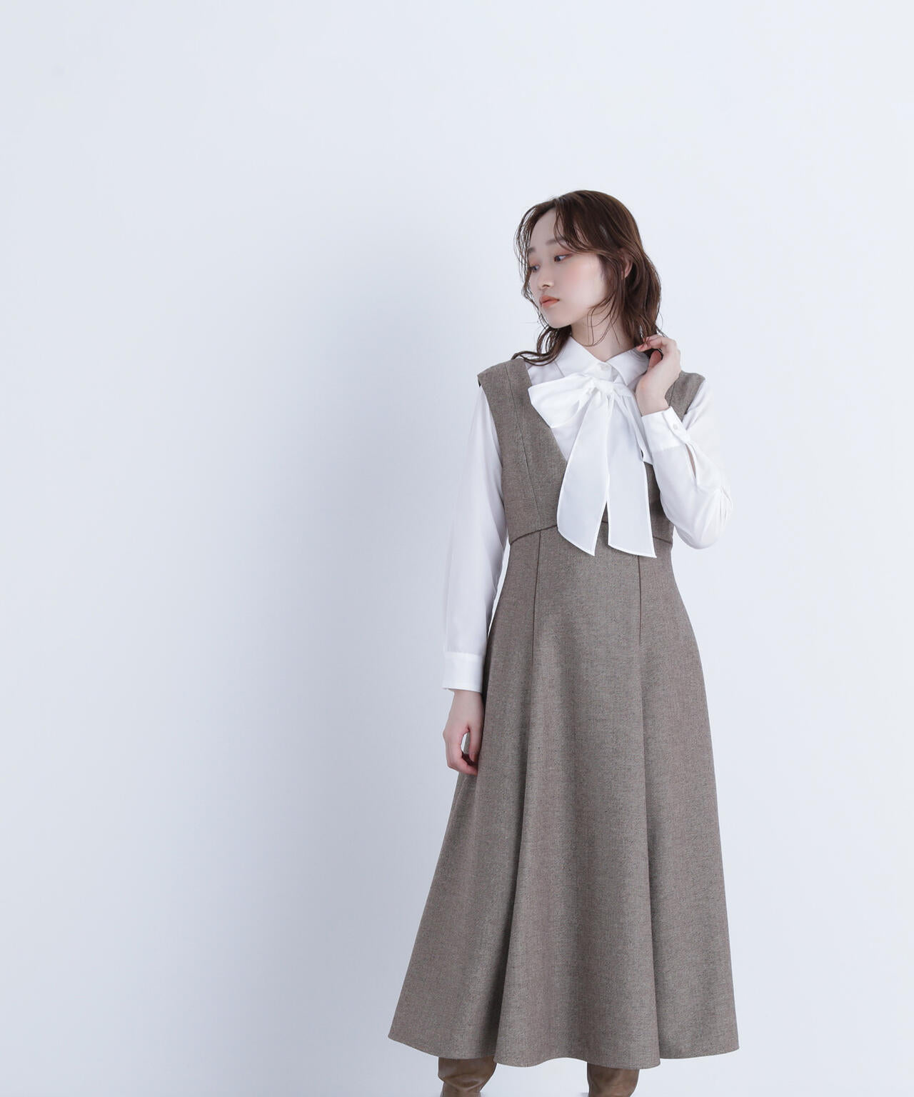 美香着用★完売色★新品タグ付き★ジャスグリッティー　レースVネックジャンスカ ニュアンスVネックジャンスカ | NATURAL BEAUTY BASIC（ナチュラル