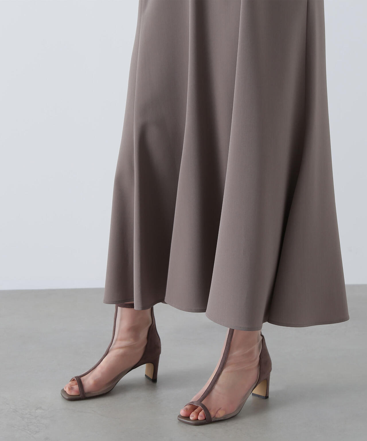 バックストラップジャンスカ