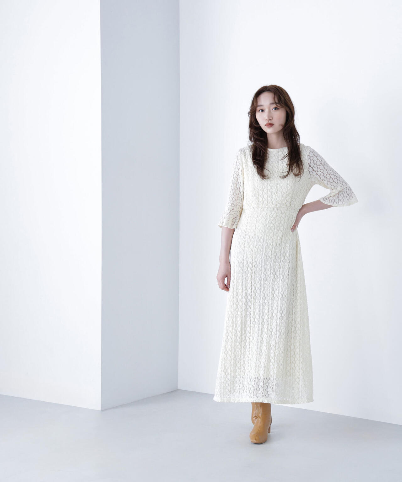 【美品 23SS】セオリー フレアワンピース FITTED FLARE DR 白 美品 23SS】セオリー フレアワンピース FITTED FLARE DR 白